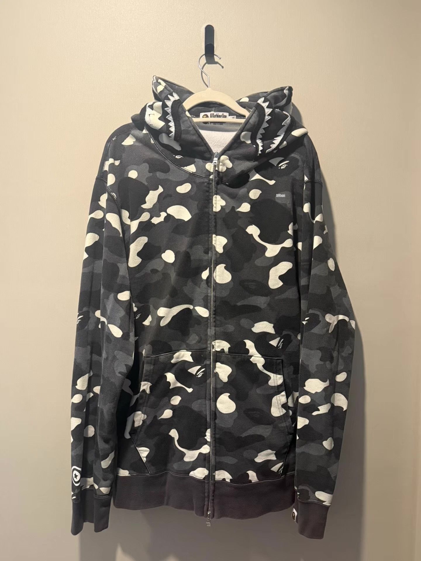 Bape Camo Print Zip-Up Hoodie with Shark Design Size US XXL / EU 58 / 5 - 1 Thumbnail