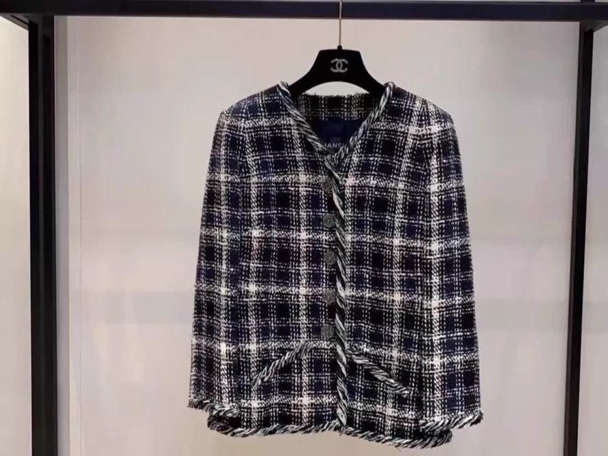 Chanel Chanel size 44 z jacket Size L / US 10 / IT 46 - 1 Thumbnail