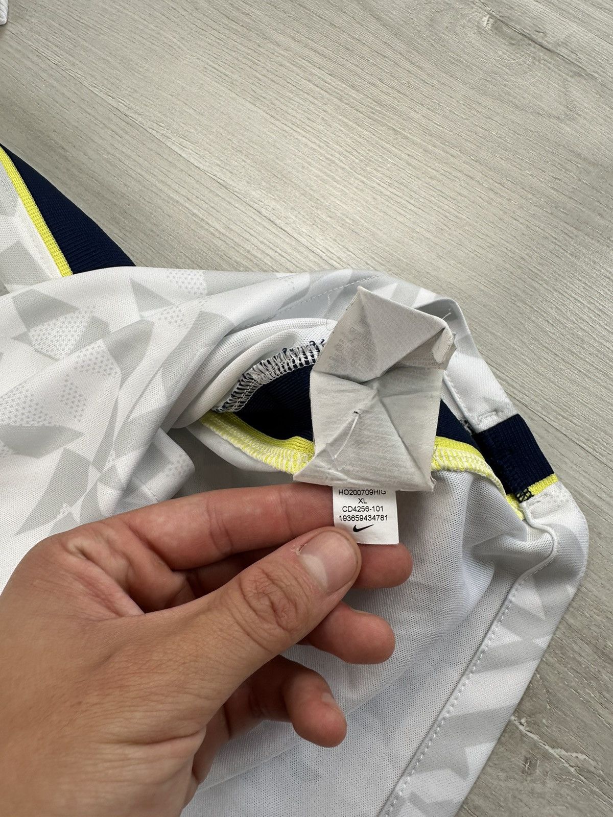 Nike Harry Kane Tottenham Hotspur 2020/21 Soccer Jersey Kit Size US XL / EU 56 / 4 - 7 Thumbnail