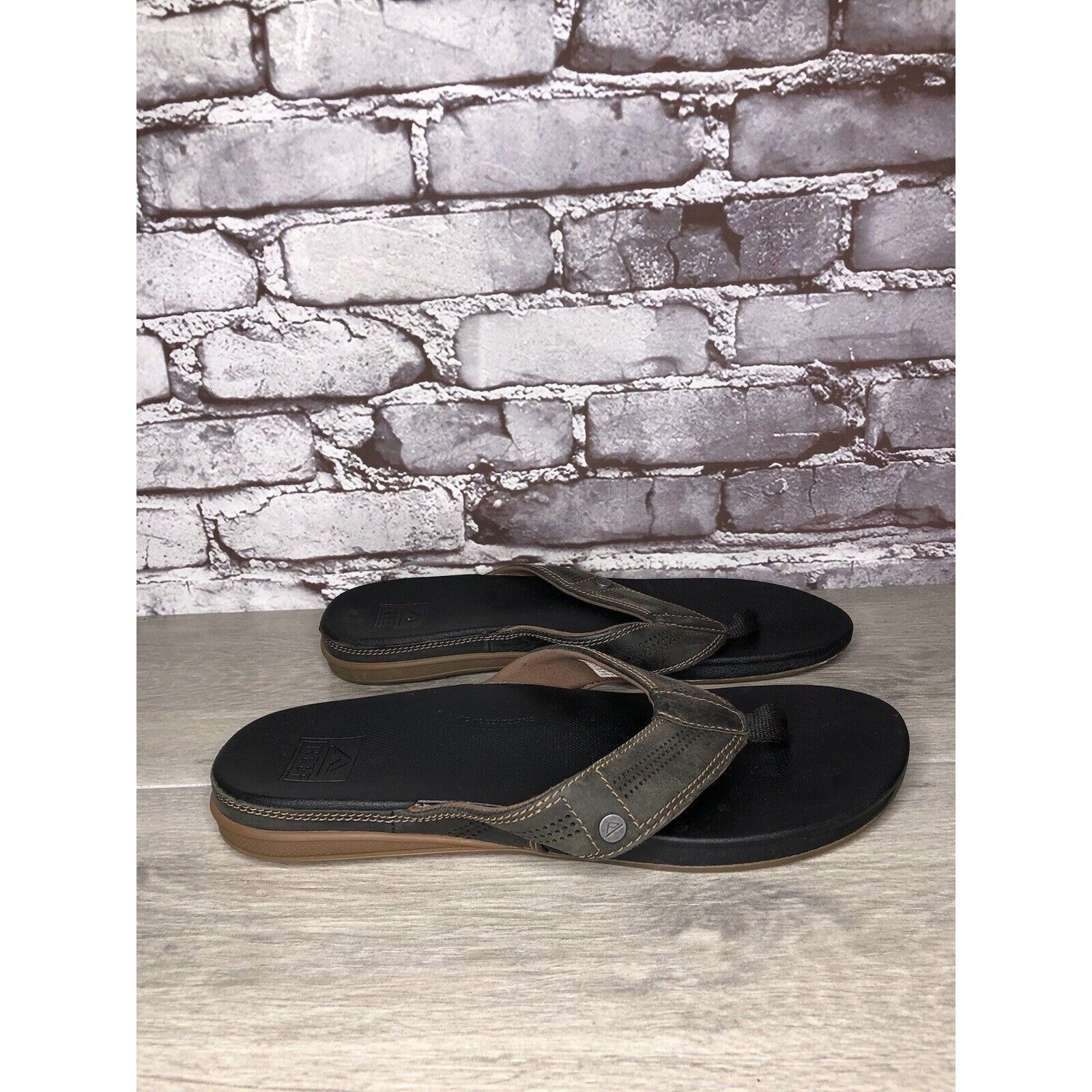 REEF Reef Gray Synthetic Flip-Flops ￼Casual Beach Sandals Men Sz Size US 11 / EU 44 - 3 Thumbnail