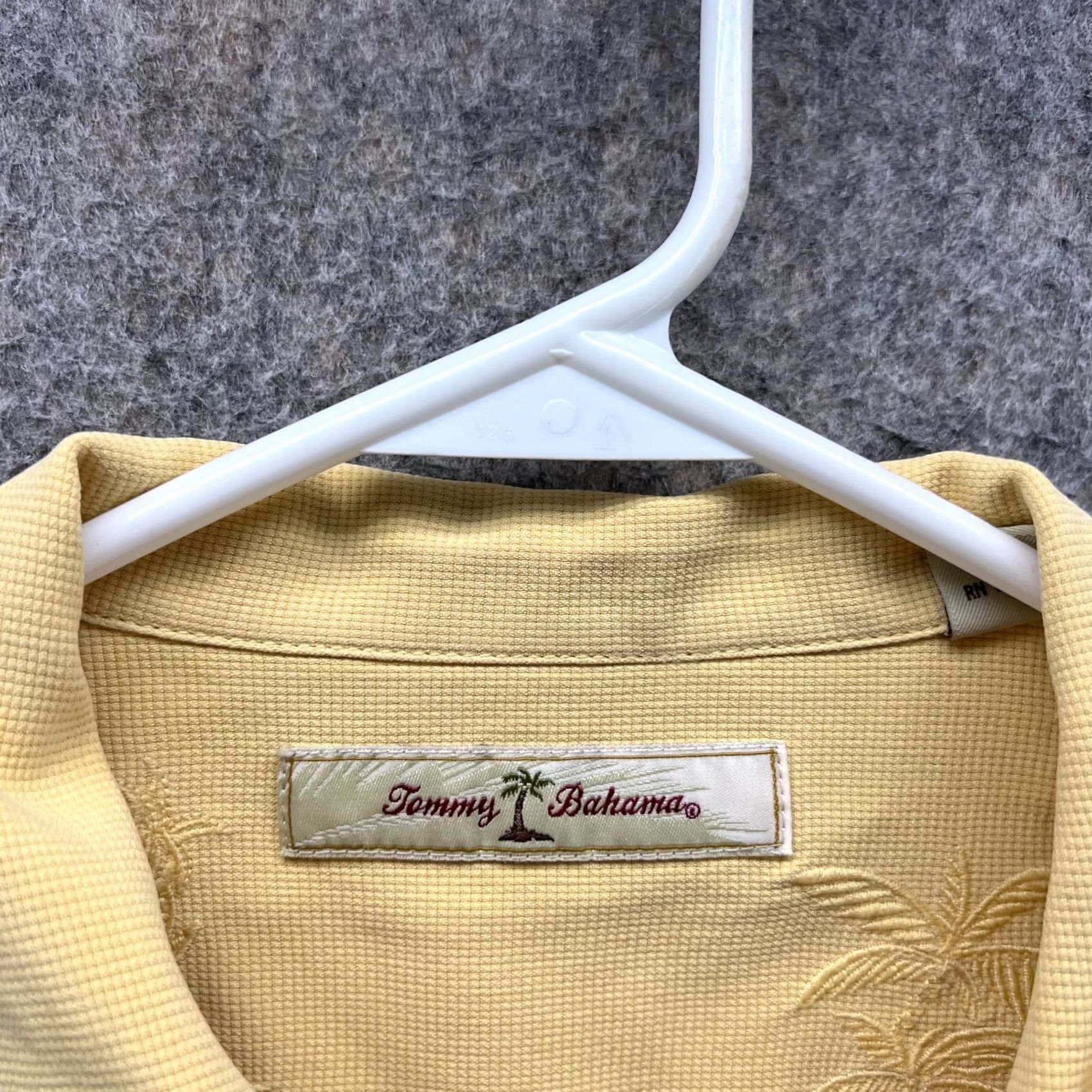 Tommy Bahama Tommy Bahama Shirt Men XL Yellow Button-Down Silk Solid Hawaiian Dress Button-Up Clubwear Casual Formal 46 Chest XL Size US XL / EU 56 / 4 - 3 Thumbnail