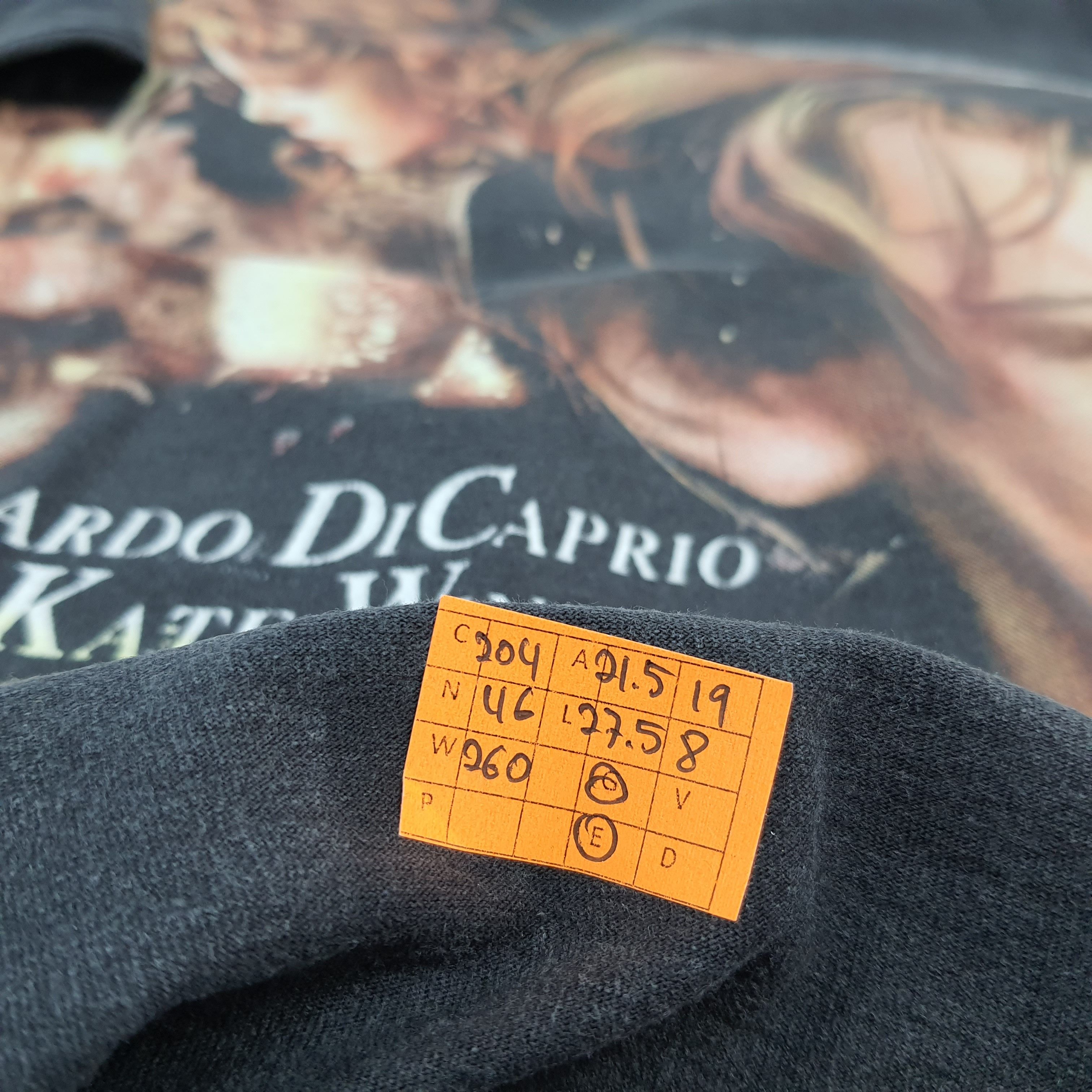Vintage Vintage Titanic Leonardo Kate Winslet American Movie Tshirt Size US L / EU 52-54 / 3 - 7 Thumbnail