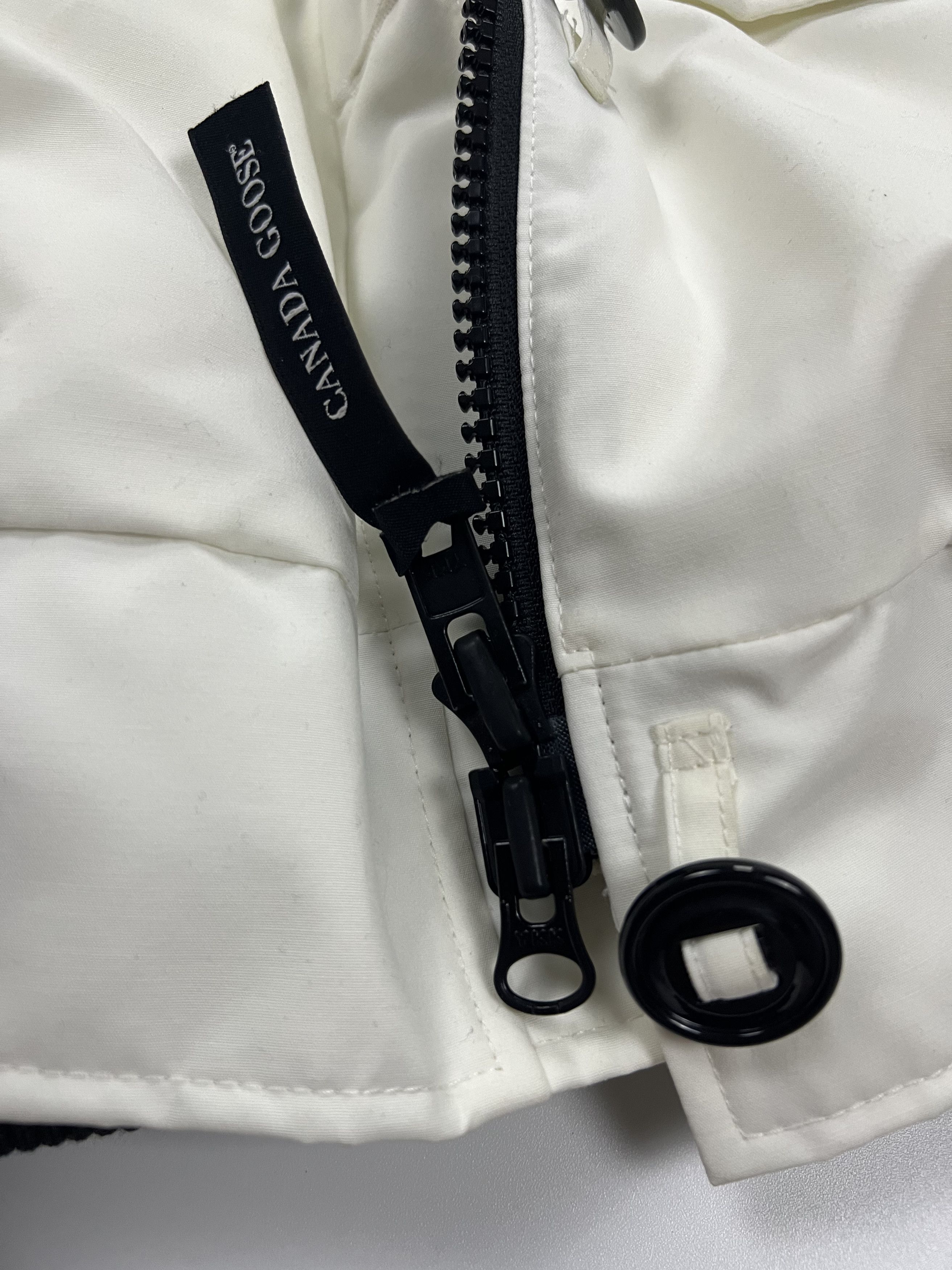 Canada Goose canada goose puffer bomber size L luxury Size L / US 10 / IT 46 - 10 Thumbnail