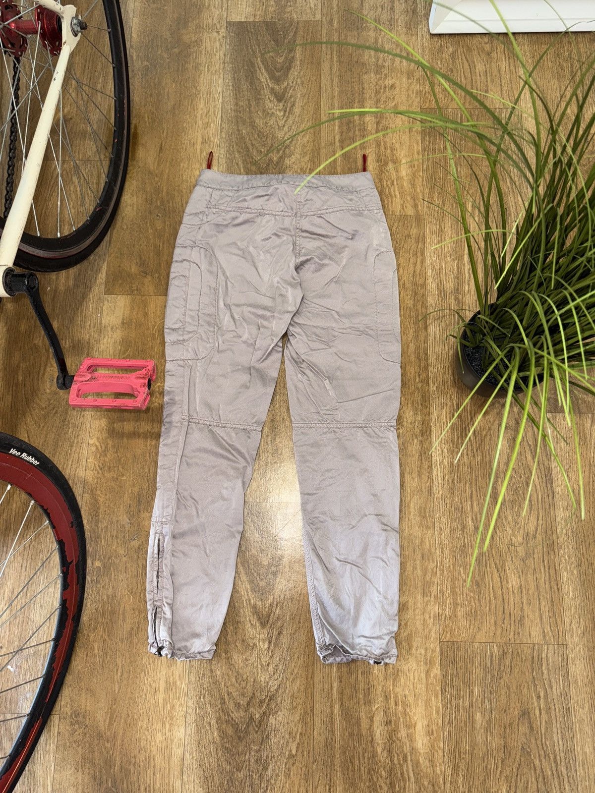 Prada PRADA NYLON QUILTED VINTAGE WMNS PANTS Size 26" / US 2 / IT 38 - 4 Thumbnail
