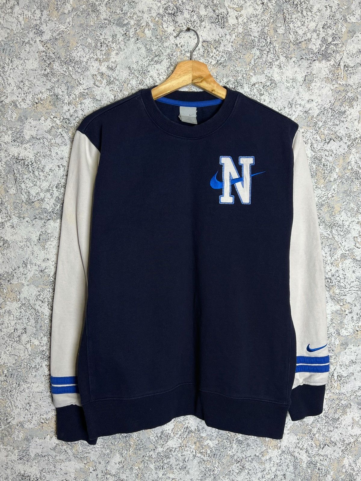 Nike × Vintage Nike Y2K Vintage Sweatshirt Crewneck Swoosh Size M Size US M / EU 48-50 / 2 - 1 Thumbnail