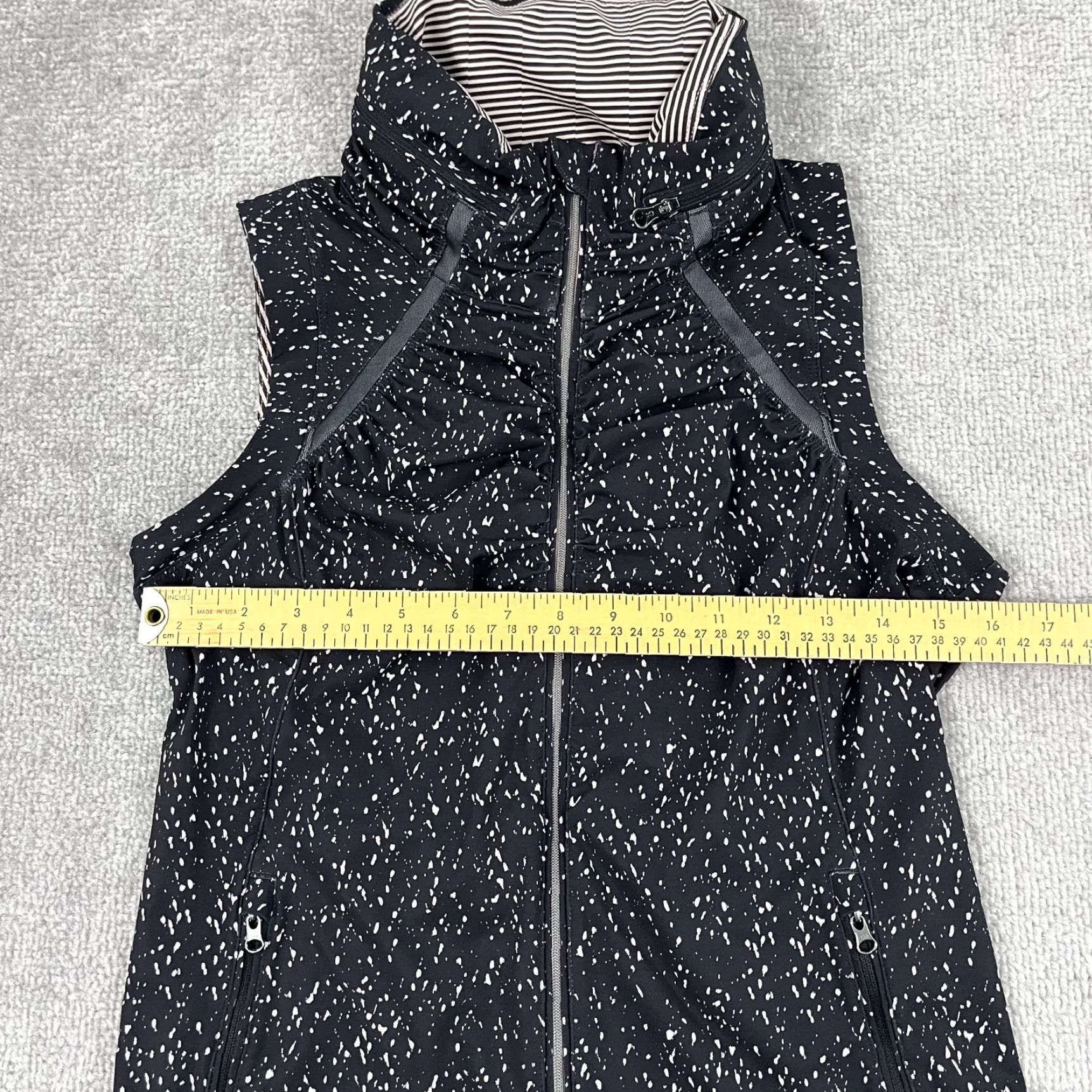 Lululemon Lululemon Go The Distance Hooded Vest Womens Size 6 Butterfly Texture Running Jacket Size M / US 6-8 / IT 42-44 - 7 Thumbnail