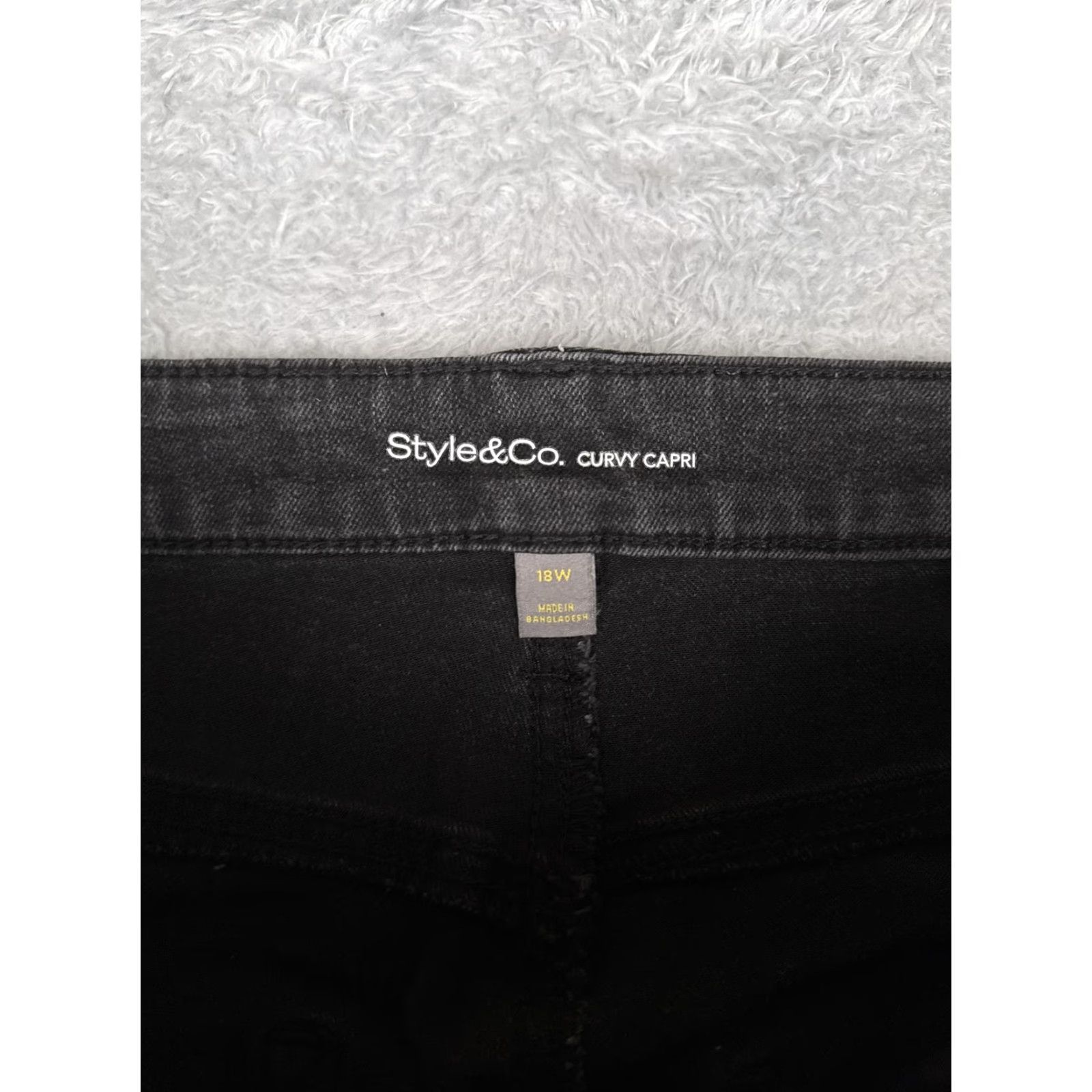 Style & Co Style & Co Curvy Capri Jeans Womens 18W Black Gray Stretch Denim Plus Size Jeans Size 40" / US 18 - 6 Thumbnail