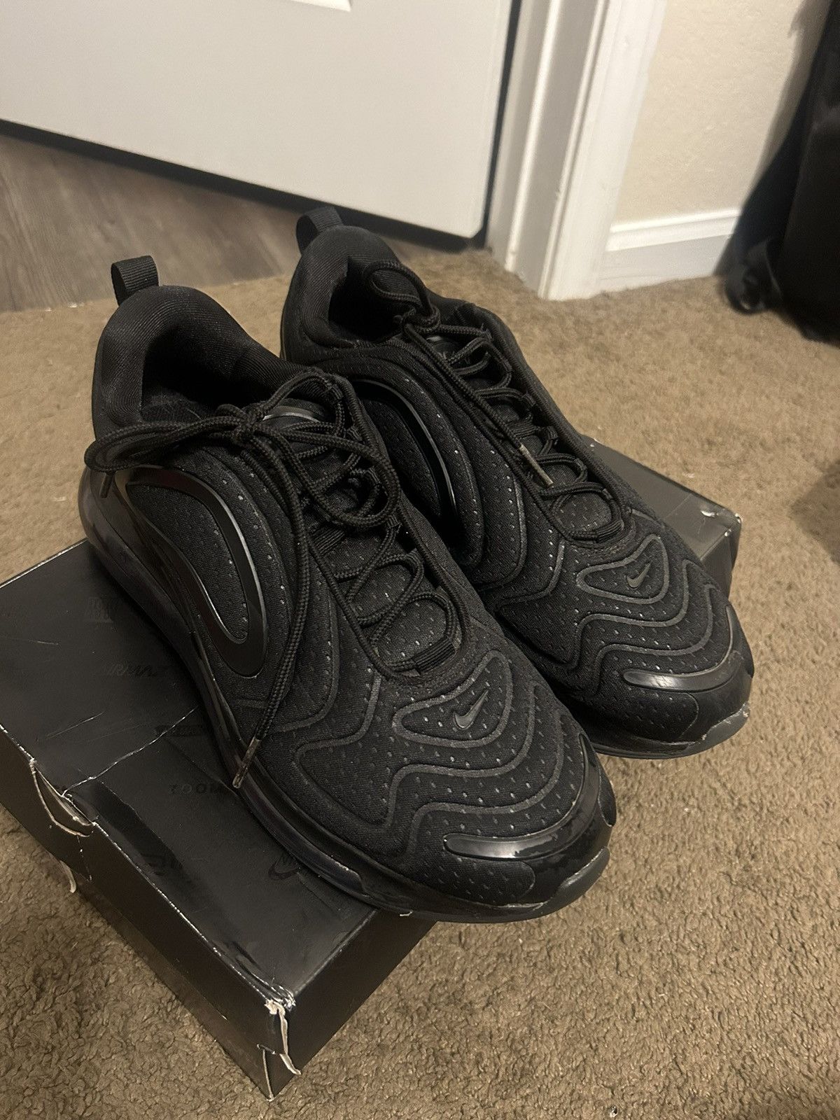 Nike Nike Air Max 720 Triple Black Size US 10.5 / EU 43-44 - 1 Thumbnail