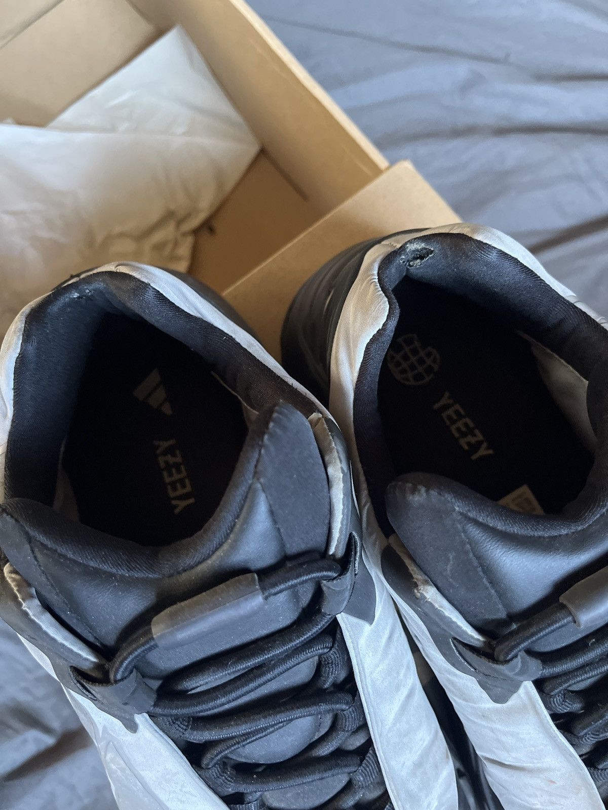 Yeezy Yeezy 700 MNVN Metallic Size US 9.5 / EU 42-43 - 3 Thumbnail
