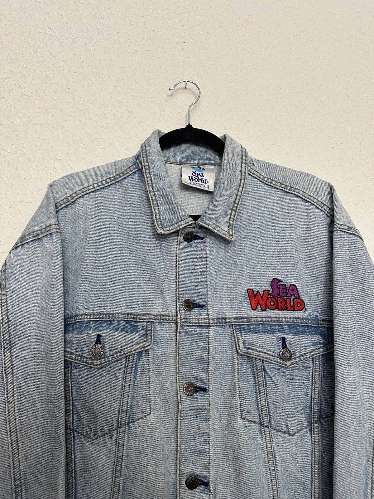 Vintage Vintage 90s Sea World Embroidered Denim Jacket Large Size US L / EU 52-54 / 3 - 6 Thumbnail