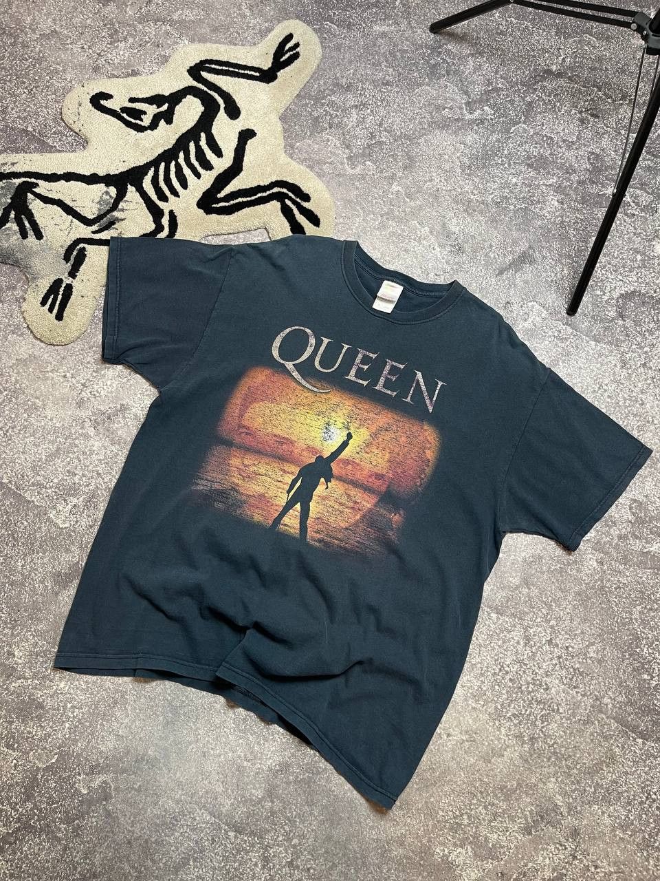 Band Tees Mens Vintage QUEEN T Shirt Rock Band Tee Merch Size US XL / EU 56 / 4 - 2 Thumbnail