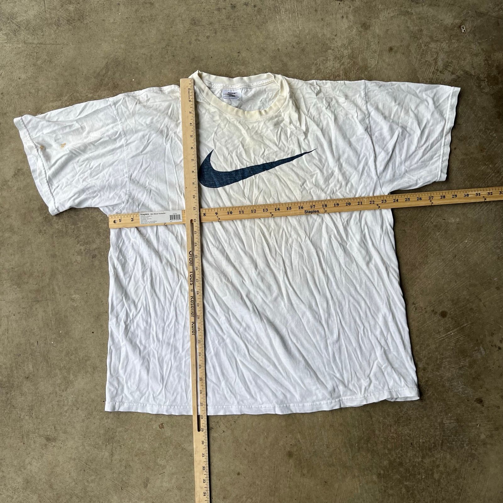 Vintage VINTAGE 90S NIKE BIG SWOOSH SHIRT TEE WHITE DISTRESSED XL Size US XL / EU 56 / 4 - 5 Thumbnail