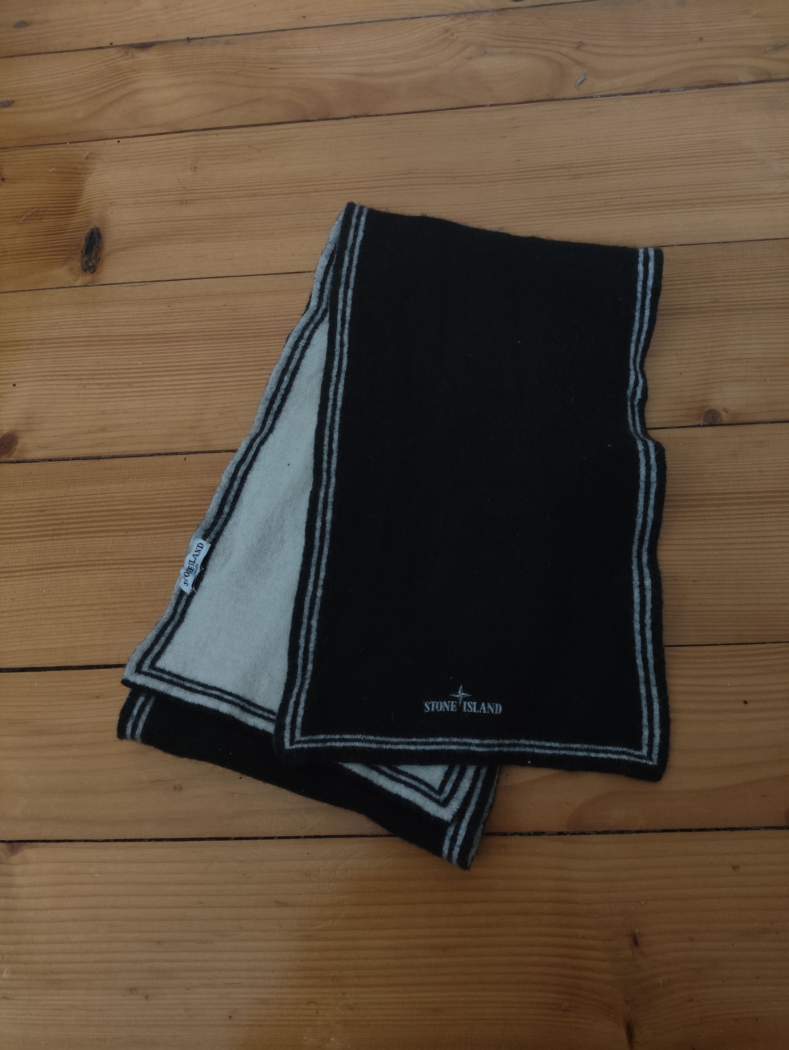 Stone Island × Vintage Vintage wool scarf two toned Black and white stone island Size ONE SIZE - 1 Thumbnail
