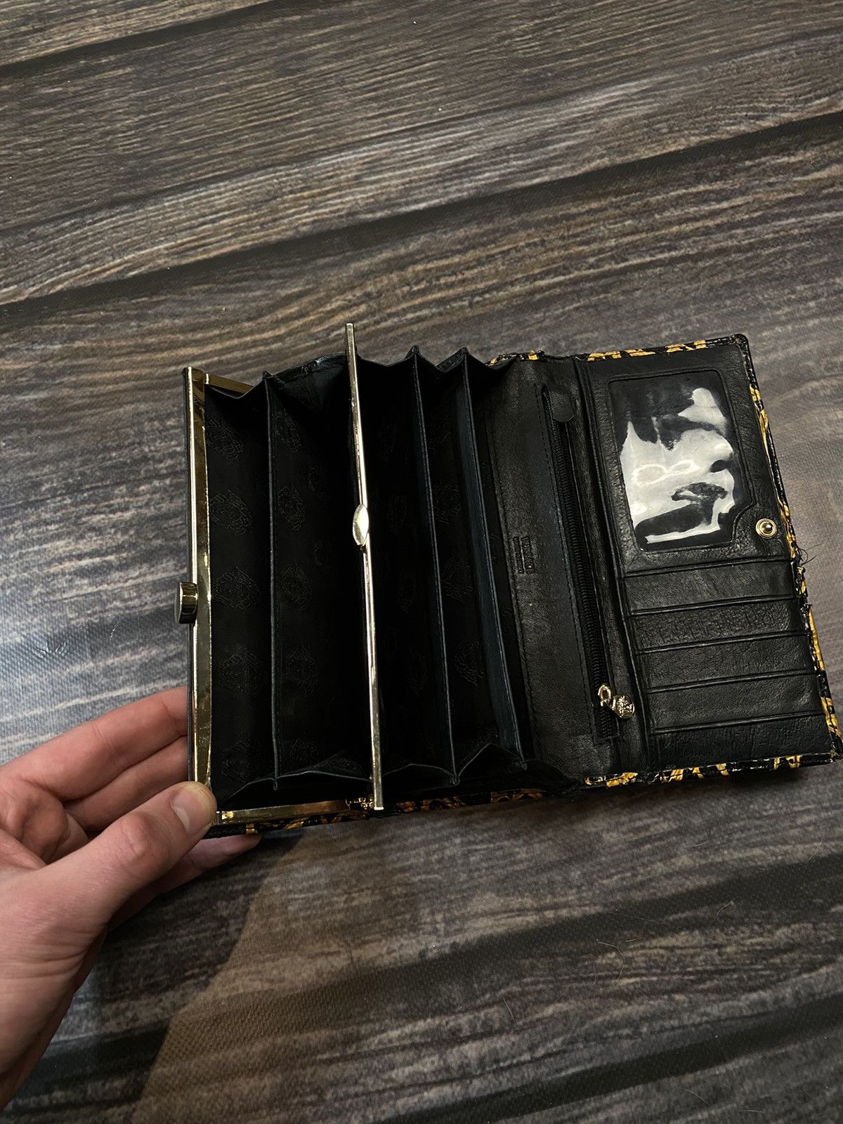 Versace Versace golden honeycomb vintage wallet Size ONE SIZE - 9 Thumbnail