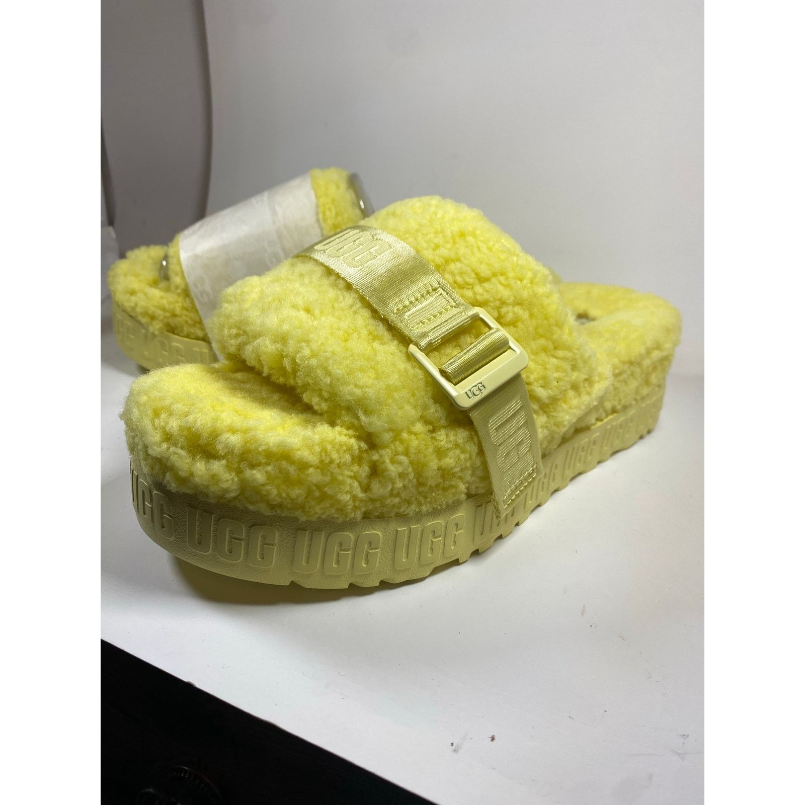 Ugg UGG Fluffita Yellow Slippers NWT W10 Size US 10 / IT 40 - 4 Thumbnail