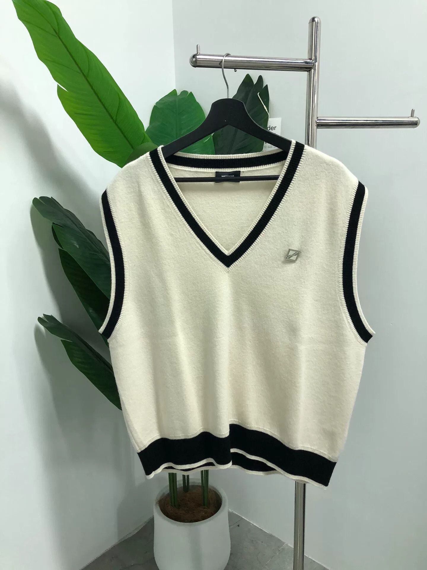 WE11DONE WE11DONE Wool Logo V-Neck Vest Unisex Size US L / EU 52-54 / 3 - 1 Thumbnail