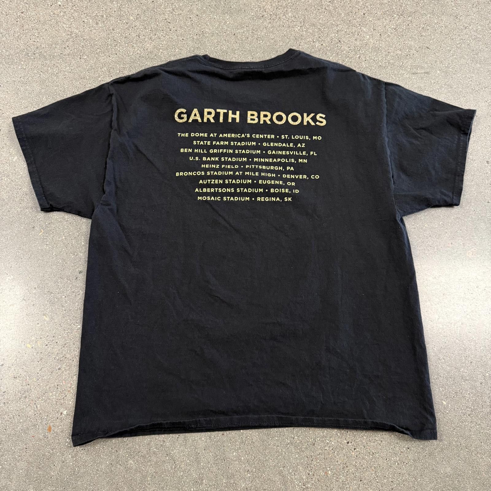 Hanes Garth Brooks 2019 Stadium Tour Shirt Ltd Cities on Back XL Size US L / EU 52-54 / 3 - 6 Thumbnail