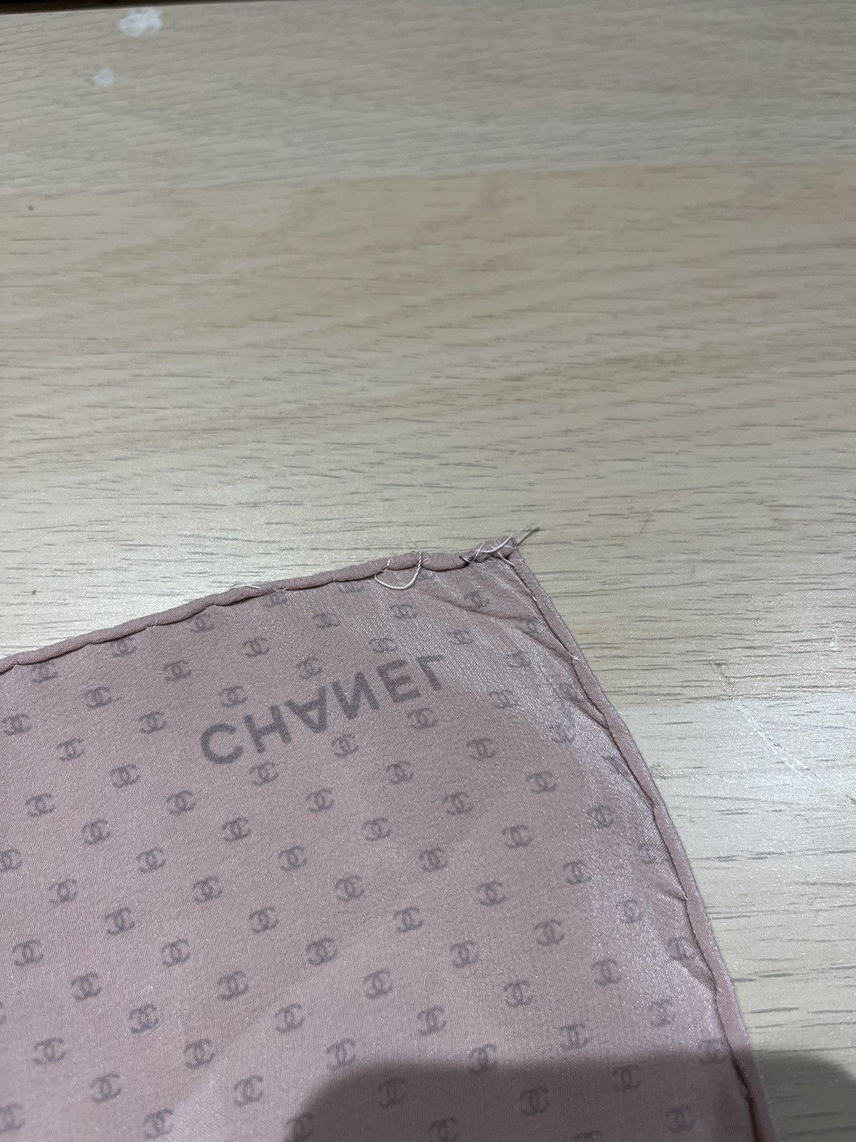 Chanel × Vintage Vintage Chanel silk scarf monogram shiny pearls brooch logo Size ONE SIZE - 19 Thumbnail