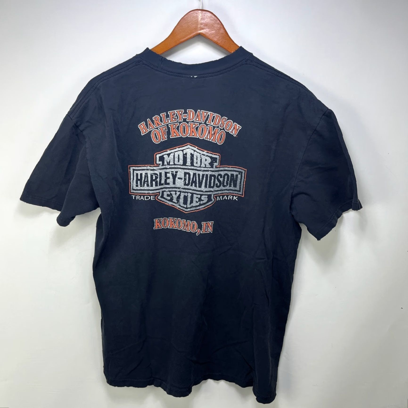 Harley Davidson VINTAGE Harley-Davidson T-Shirt XL Black Crew Neck Short Sleeve Men Regular Cotton Sun Faded Wings Flames 2000s Size US XL / EU 56 / 4 - 5 Thumbnail