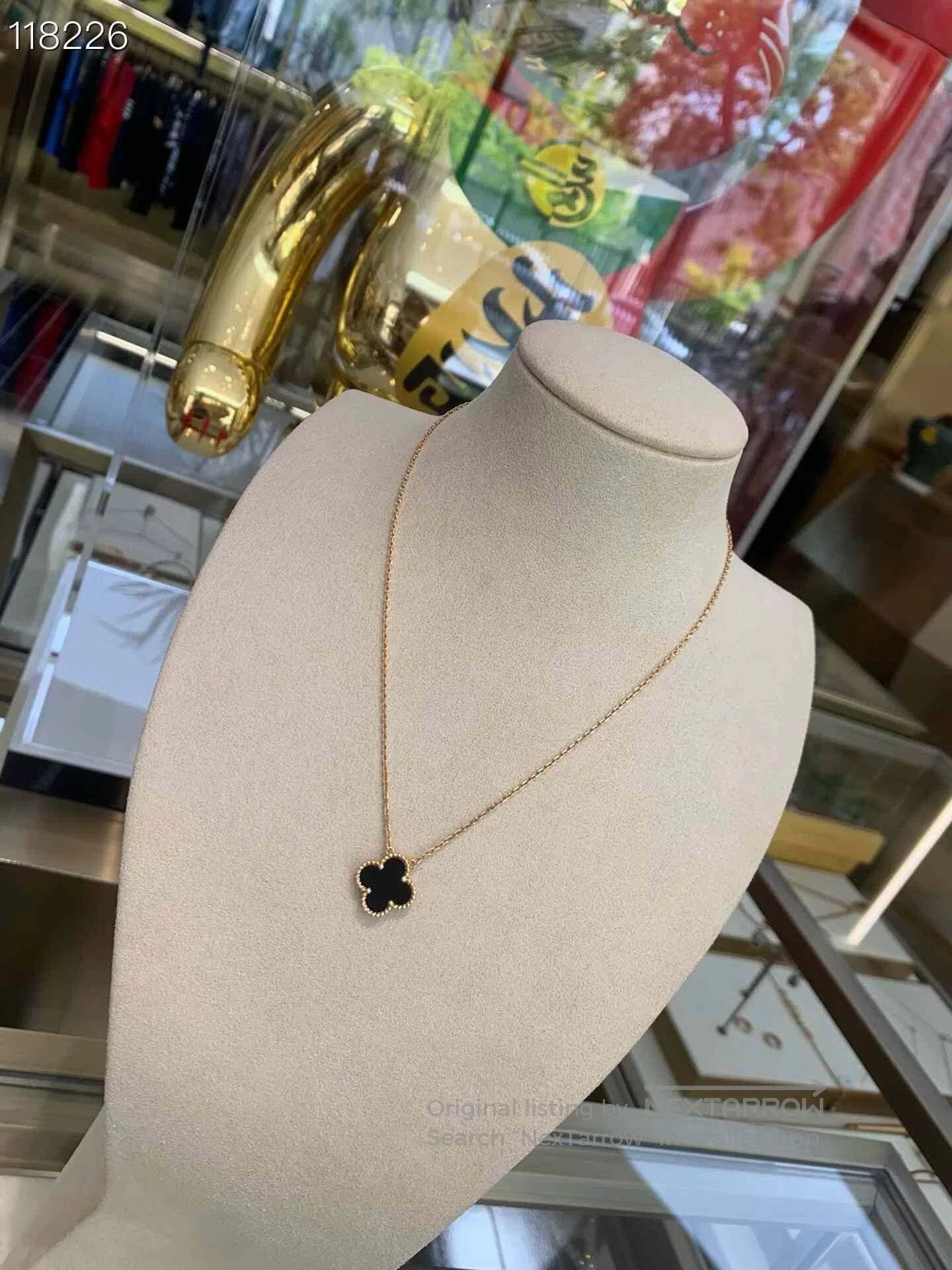 Van Cleef & Arpels Vca 100105C01 Medium Black Flower Necklace. Size ONE SIZE - 1 Thumbnail