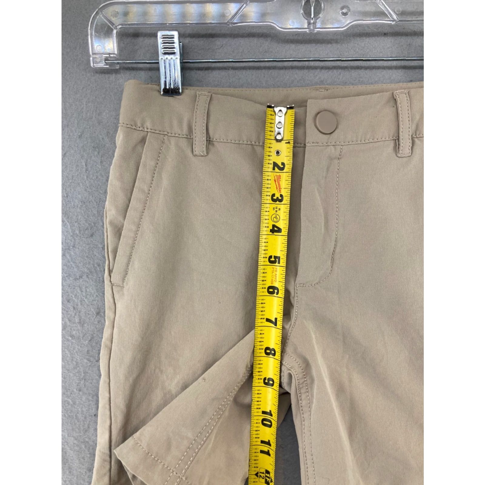 Vintage All In Motion Shorts Womens Small Khaki Beige Outdoor Elastic Waist Pockets 5 in Inseam Athletic Size 28" / US 6 / IT 42 - 4 Thumbnail
