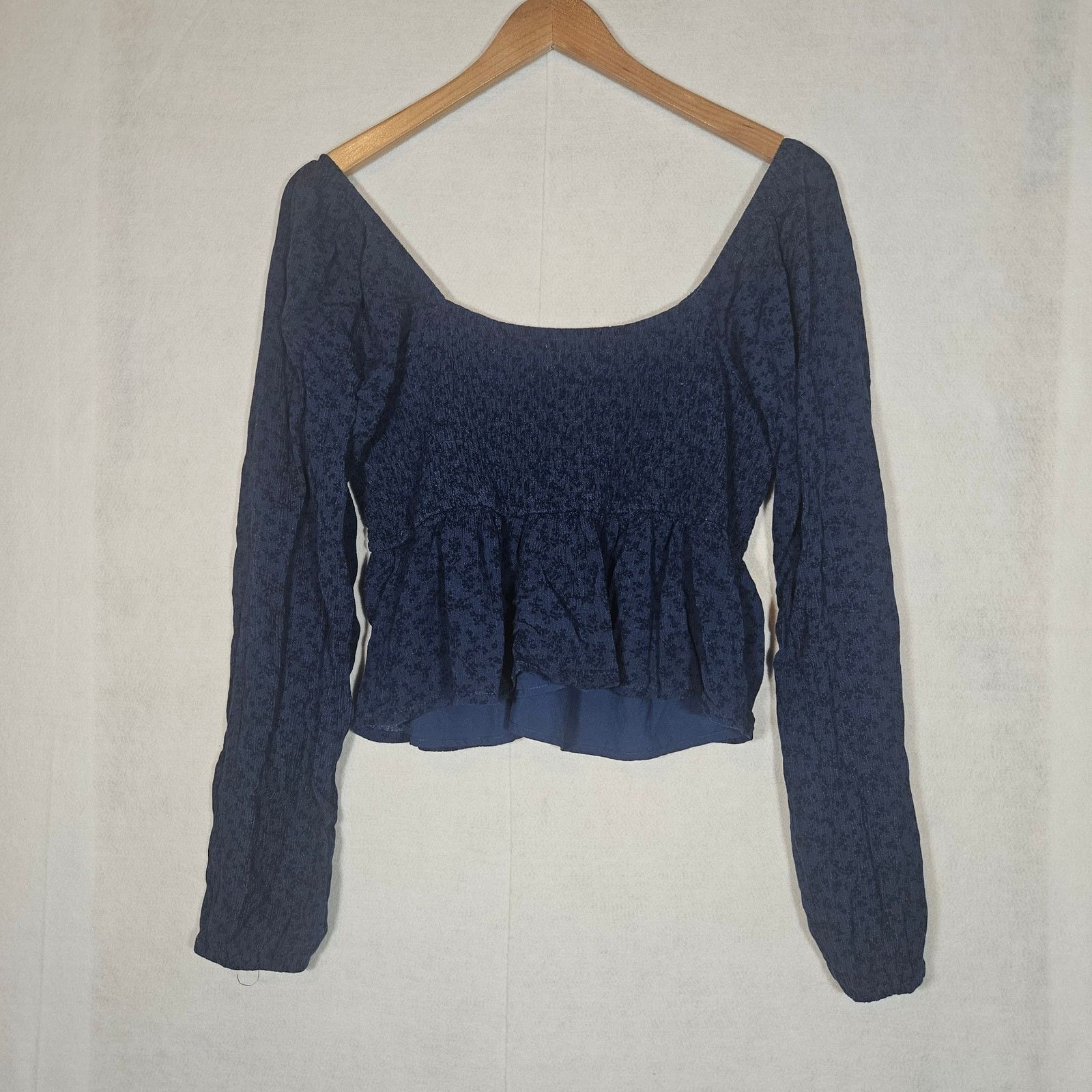 Hollister Hollister Blue Long Sleeve Smocked off the shoulder Crop Top Size L / US 10 / IT 46 - 9 Thumbnail