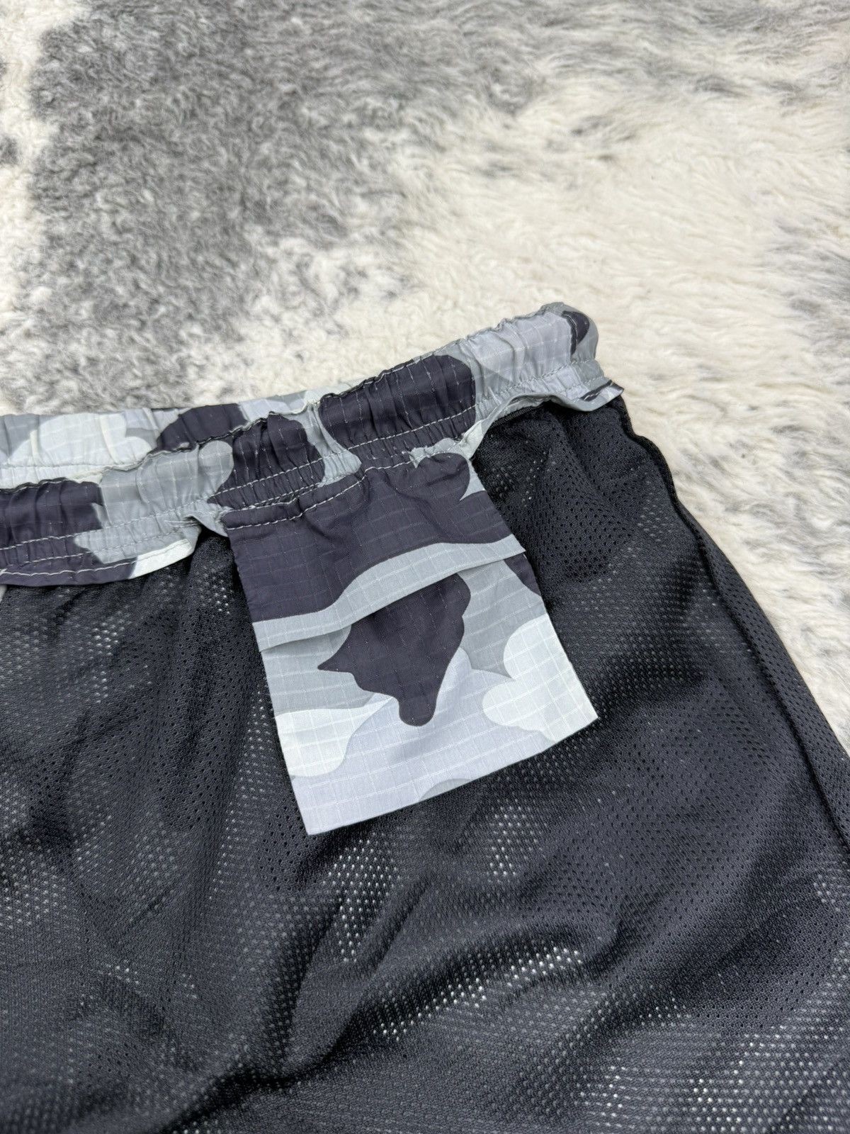 Bape × Vintage 1st Camo Beach Shorts Size US 31 - 11 Thumbnail