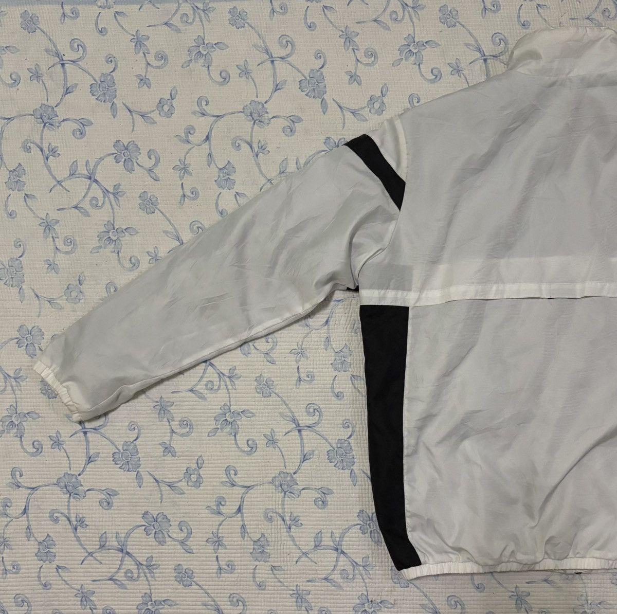 Asics Asics Windbreaker Zipper Light Jacket Streetwear Size US L / EU 52-54 / 3 - 9 Thumbnail