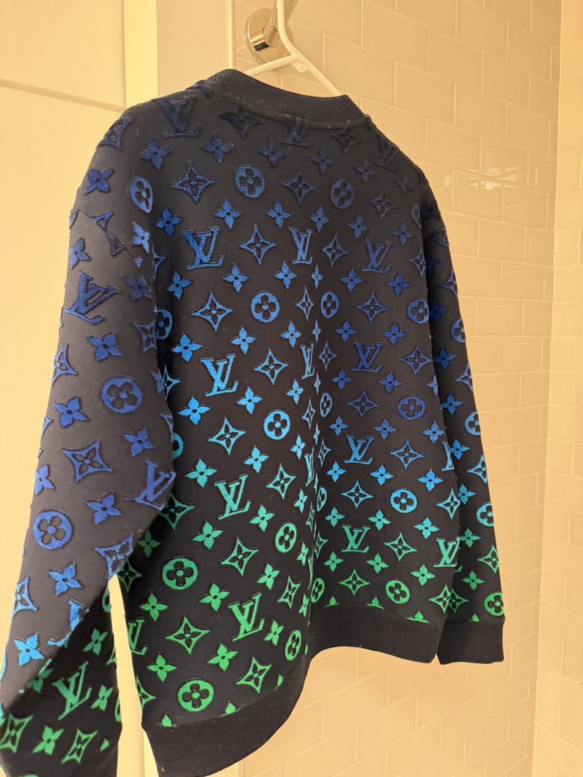 Louis Vuitton Louis Vuitton Gradient Monogram Fil Coup Sweatshirt Size US L / EU 52-54 / 3 - 5 Thumbnail