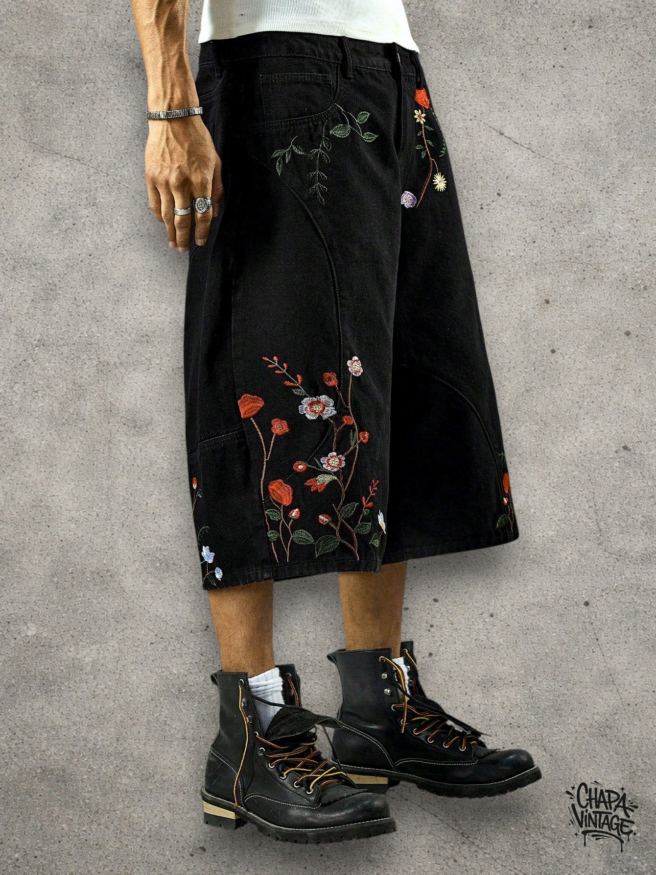Japanese Brand Floral 3/4 black shorts Size US 32 / EU 48 - 1 Thumbnail