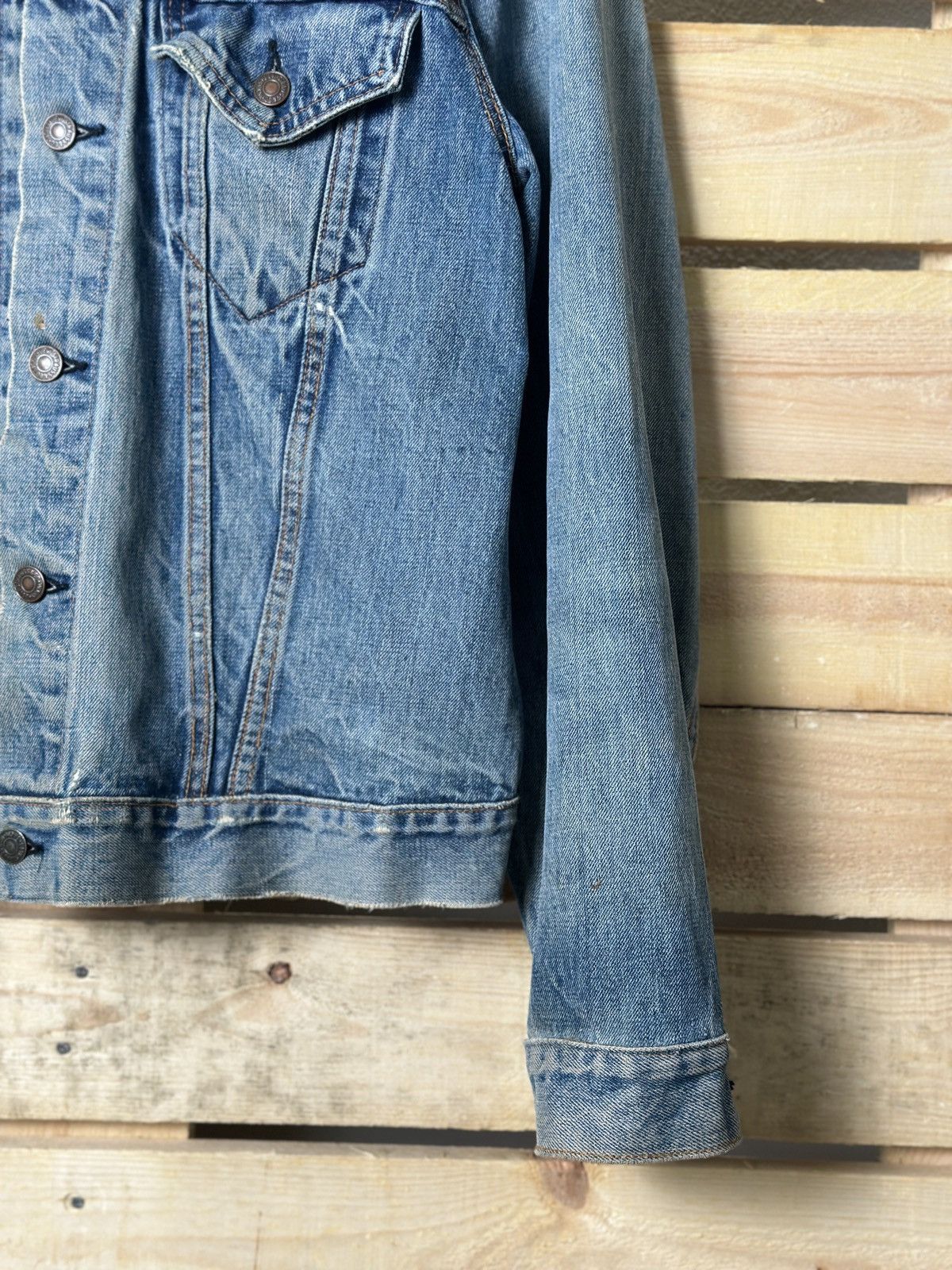 Levi's × Vintage Vintage Distressed Levi’s Denim Jacket Size US M / EU 48-50 / 2 - 9 Thumbnail
