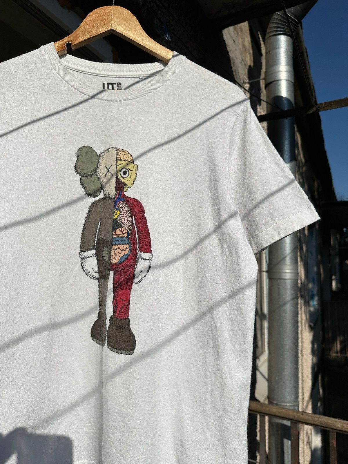 Kaws × Uniqlo Vintage Uniqlo x Kaws x Sesame Street White T-Shirt Size US M / EU 48-50 / 2 - 3 Thumbnail