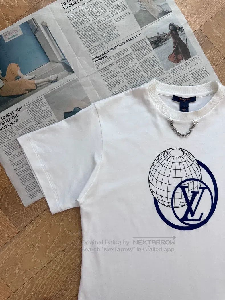 Louis Vuitton Louis Vuitton Globe Flocking Logo Chain Short Sleeve Size US S / EU 44-46 / 1 - 6 Thumbnail