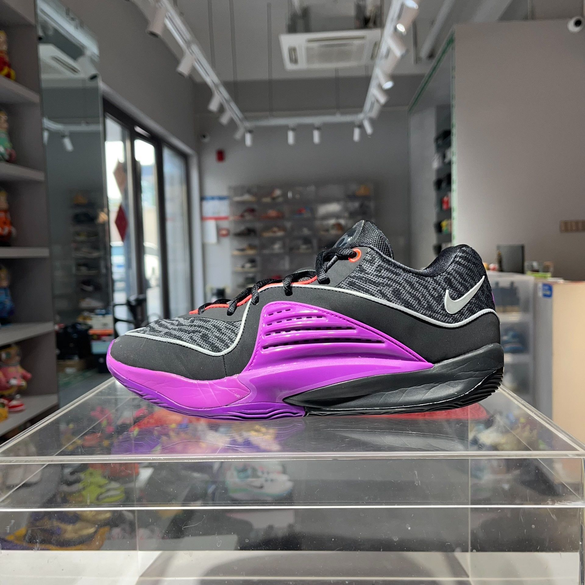 Nike Nike KD Purple Lowtop Sneakers 10 Men Size US 10 / EU 43 - 1 Thumbnail