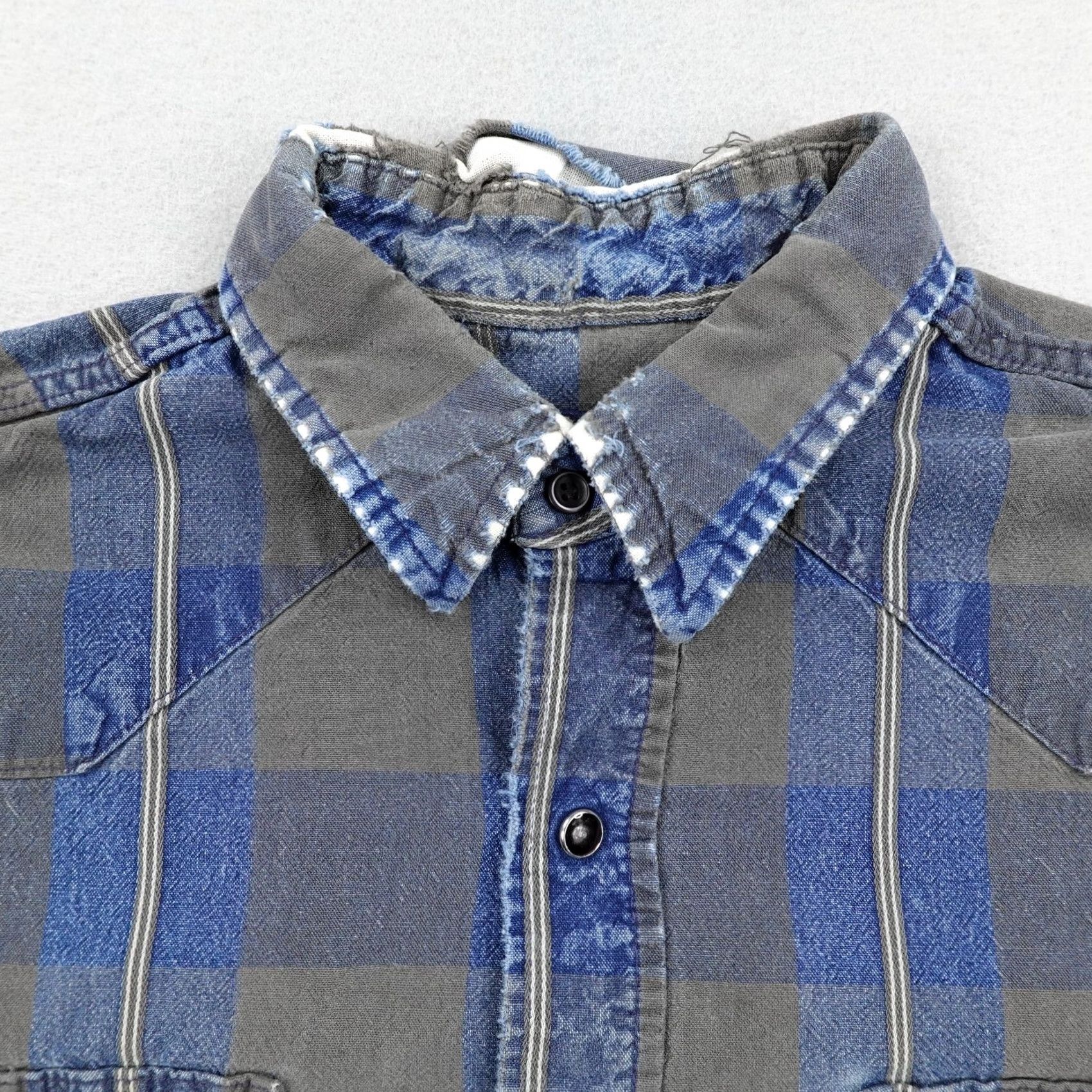 Wrangler VINTAGE Wrangler Shirt Mens XL Blue Gray Plaid Chambray Western Pearl Snap 90s Size US XL / EU 56 / 4 - 2 Thumbnail