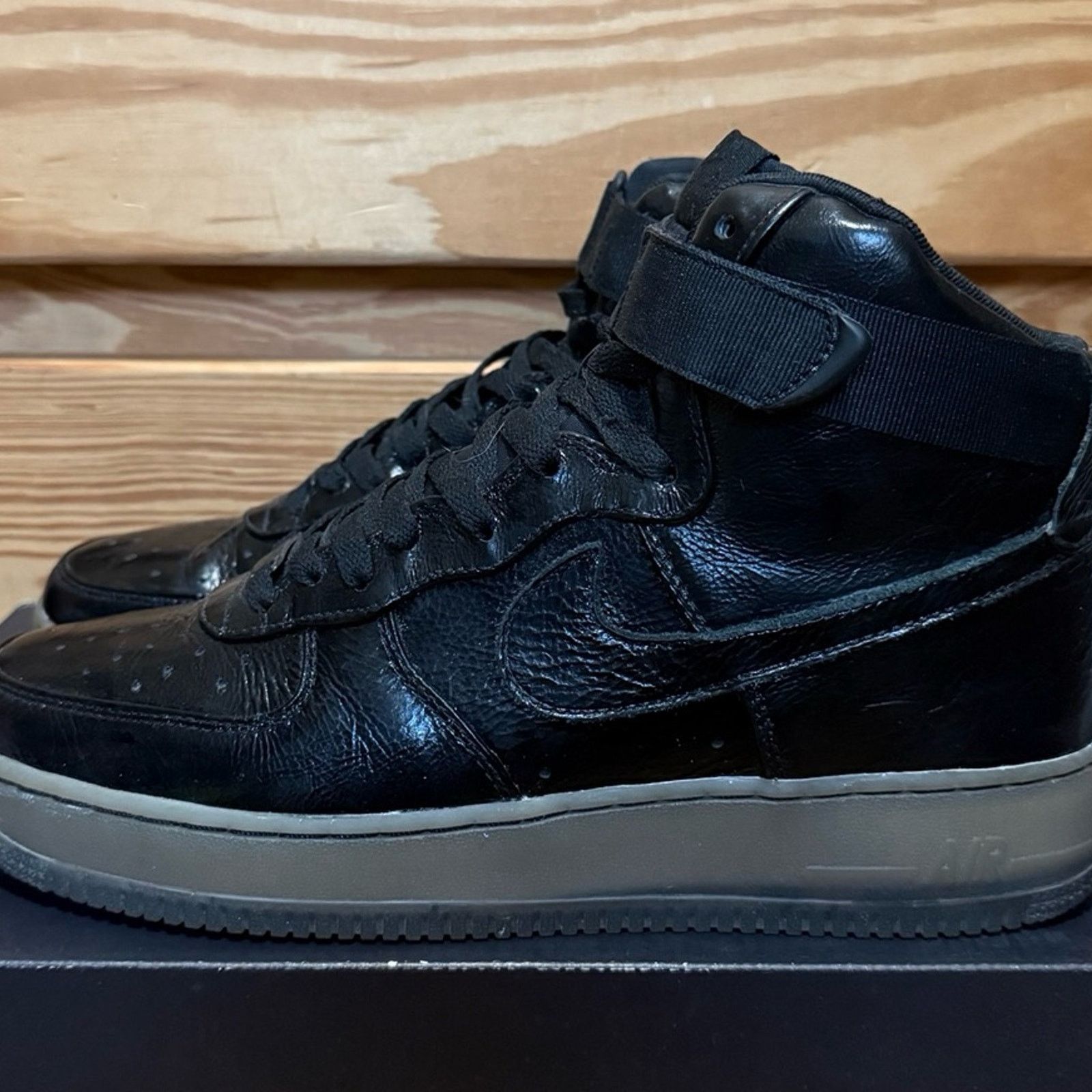 Nike 2011 Nike Air Force 1 High Premium LE Crackle Patent Black Size US 10 / EU 43 - 12 Thumbnail