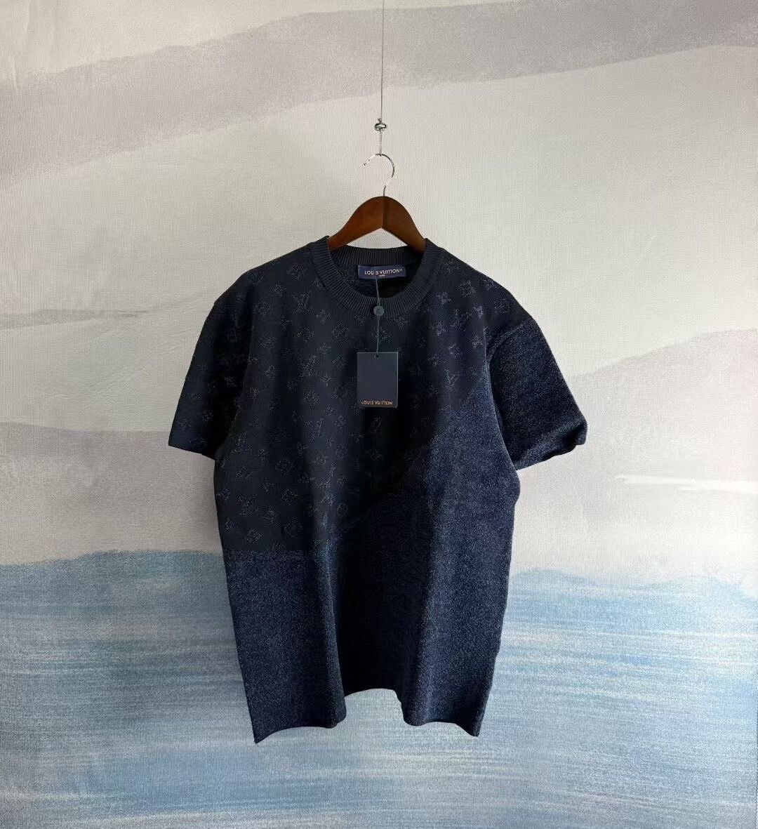 Louis Vuitton Louis Vuitton Flocked Paneled Embossed Short-Sleeve Size US L / EU 52-54 / 3 - 1 Thumbnail