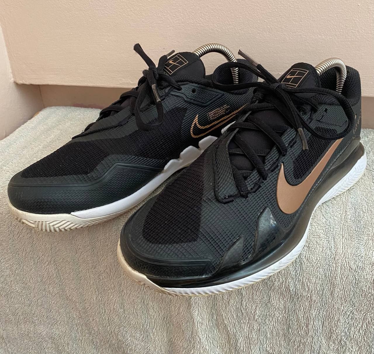 Nike × Vintage 🔥 Nike Court Air Zoom Vapor Pro Black Metallic Red Bronze W Size US 6 / EU 39 - 4 Thumbnail
