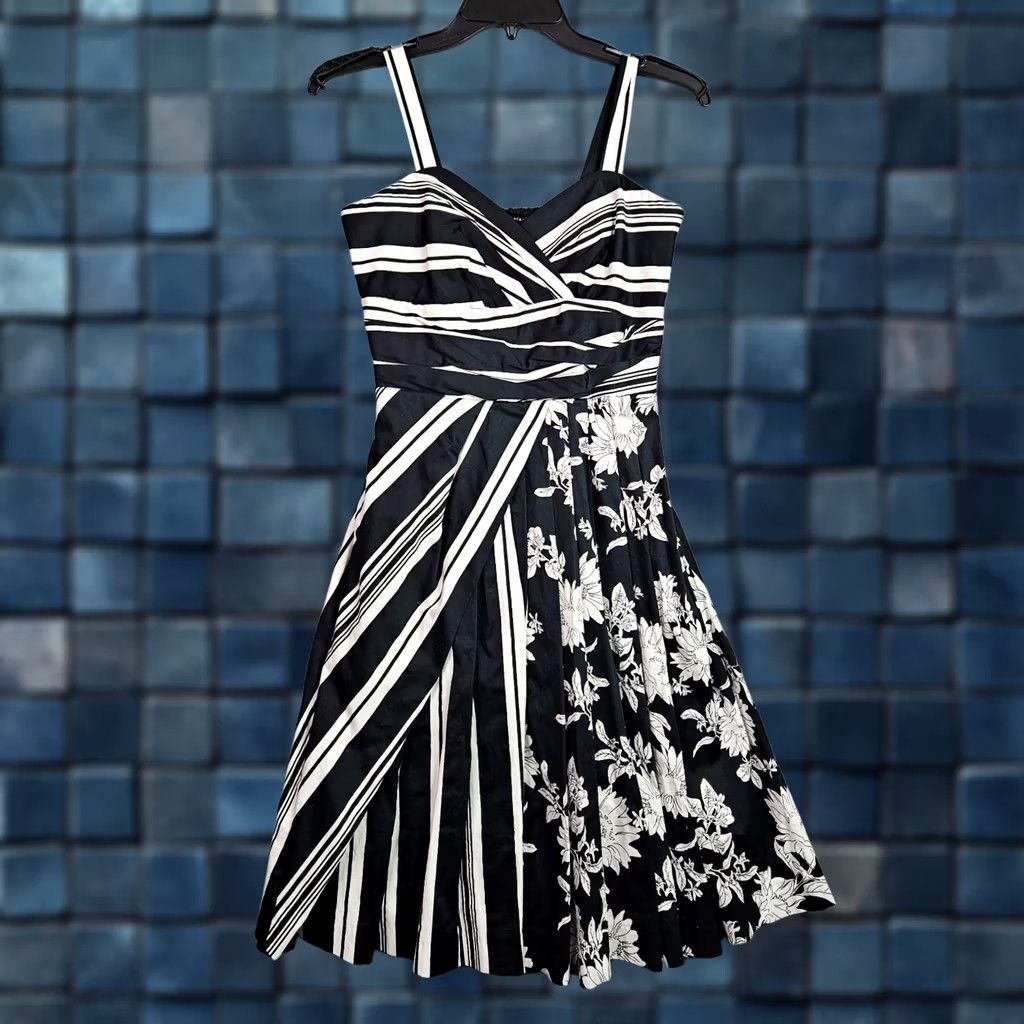 White House Black Market White House Black Market Dress Size 4 Multicolor Floral Fit & Flare Knee Length Sleeveless A-Line Womens Casual Party/Cocktail Shirt Dress Size S / US 4 / IT 40 - 1 Thumbnail
