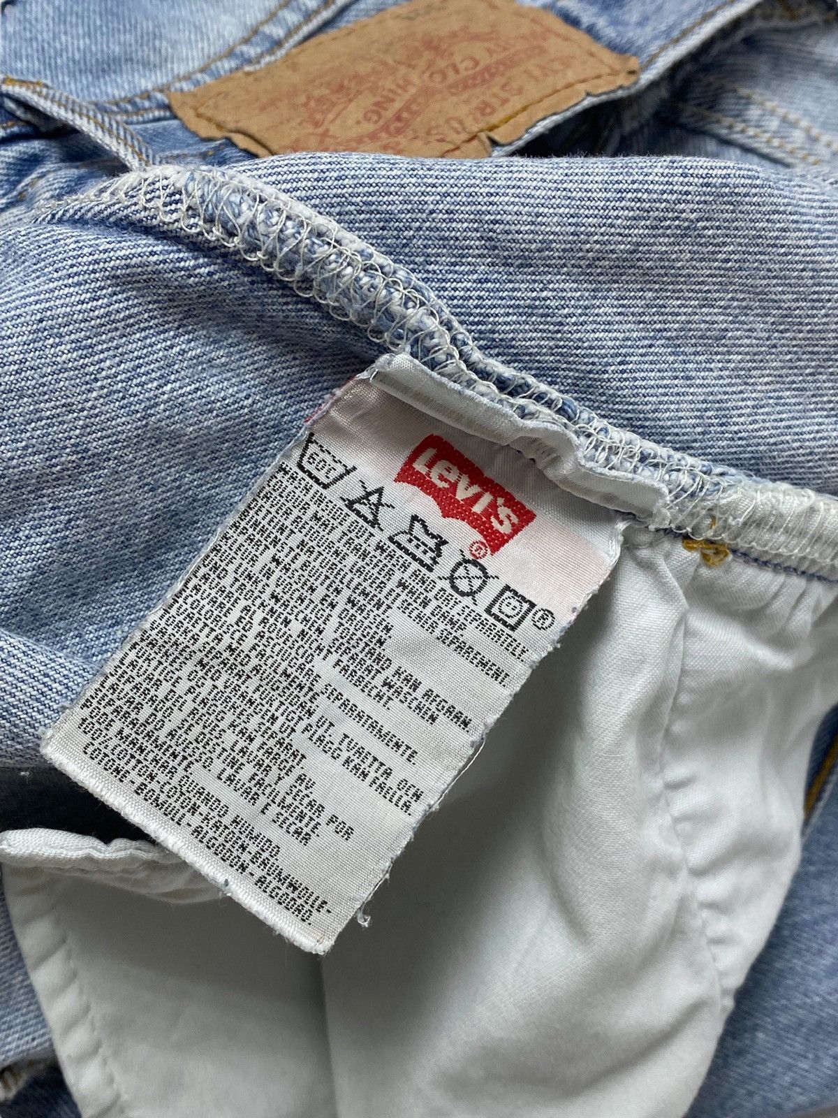 Jean 90s Vintage LEVI'S Light Wash Blue 501 Denim Jean Relax Fit Size US 32 / EU 48 - 6 Thumbnail