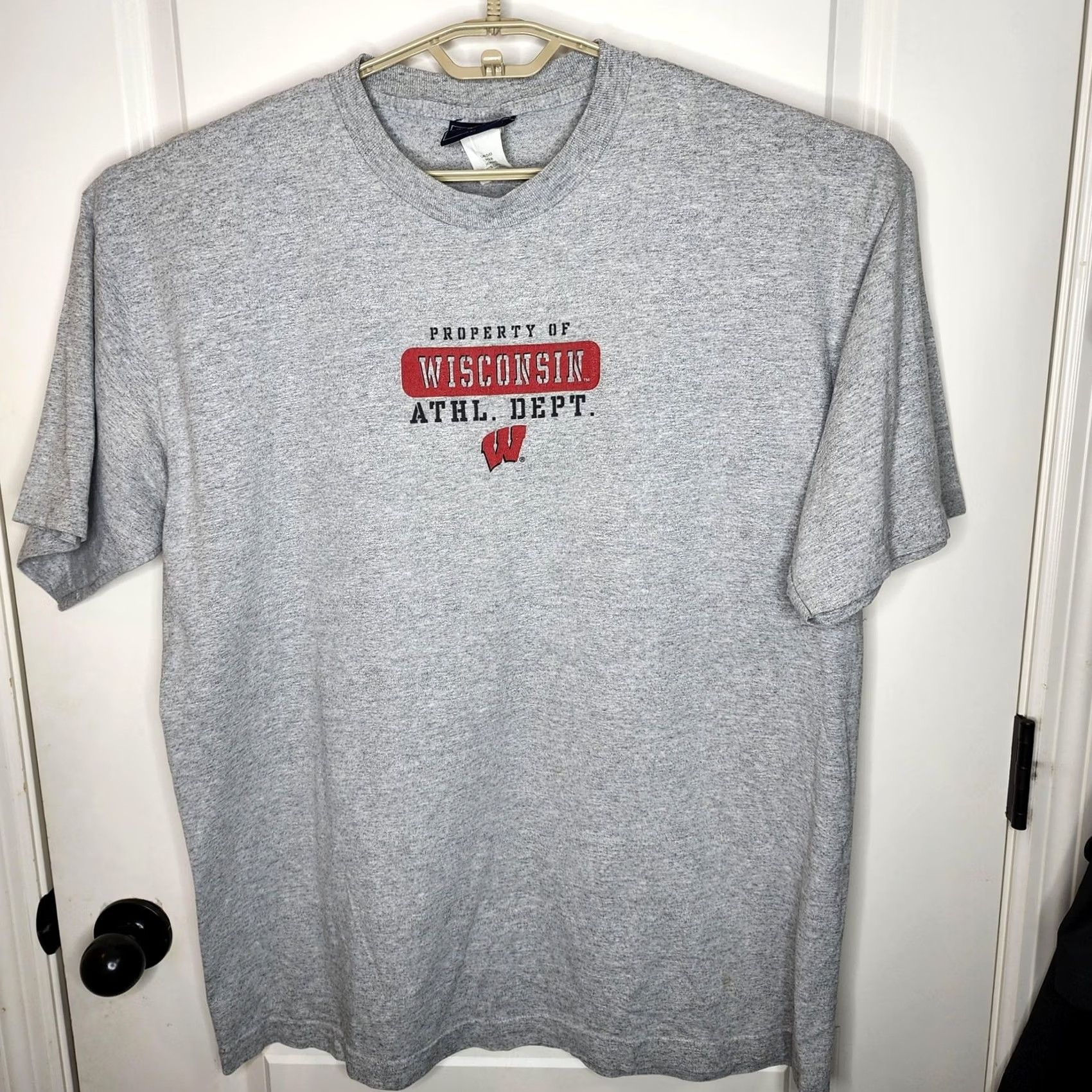 Jansport Wisconsin Badgers Mens XL Gray JanSport Athl Dept Logo Graphic Tee Size US XL / EU 56 / 4 - 2 Thumbnail