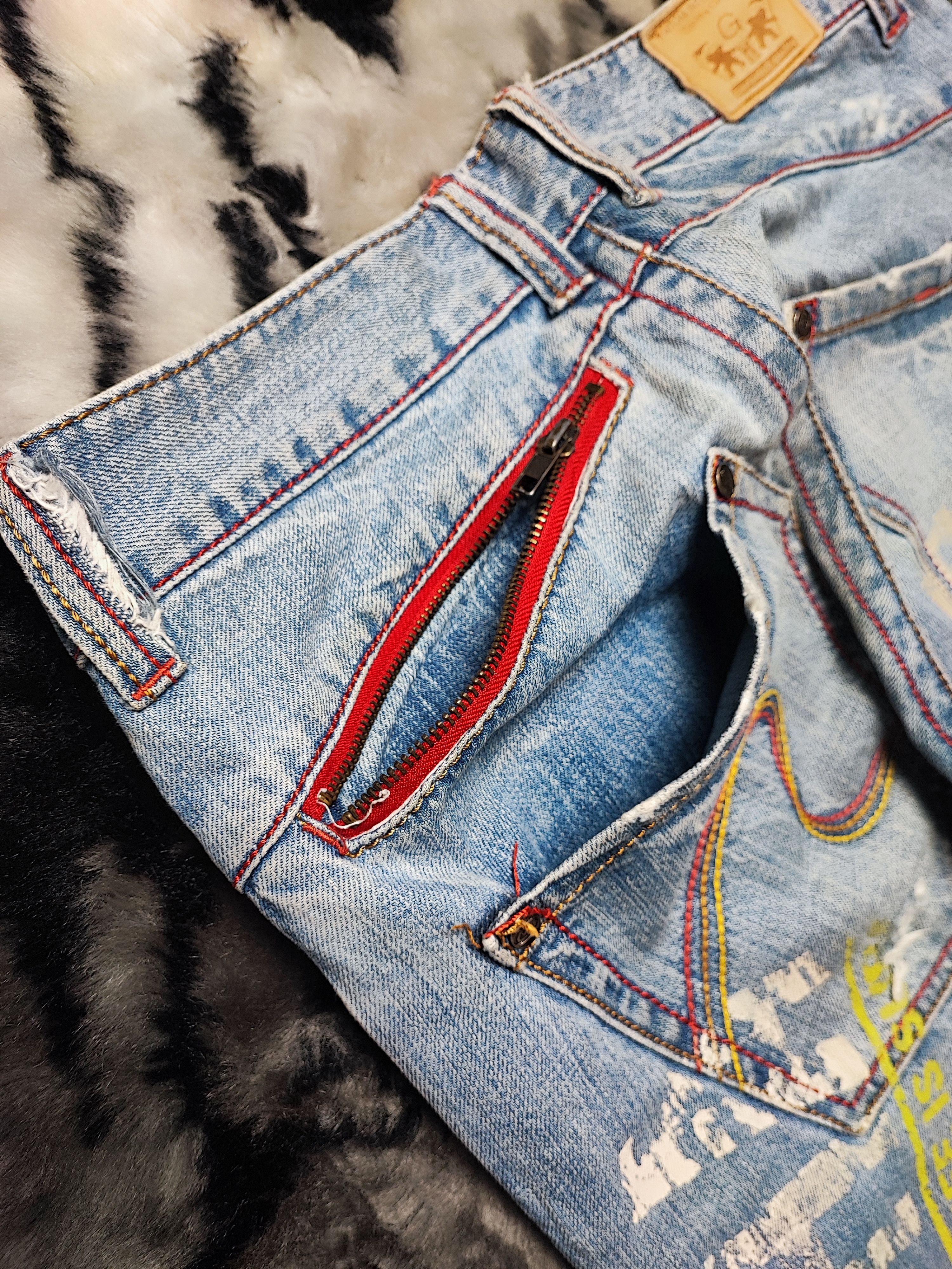 Gotcha Gotcha relaxed fit light wash denim jeans distressed patches Size US 32 / EU 48 - 12 Thumbnail