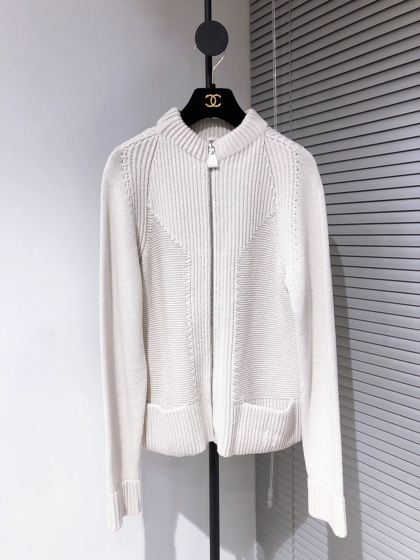 Hermes Hermes Beige Wool Cashmere Cardigan Size US M / EU 48-50 / 2 - 1 Thumbnail