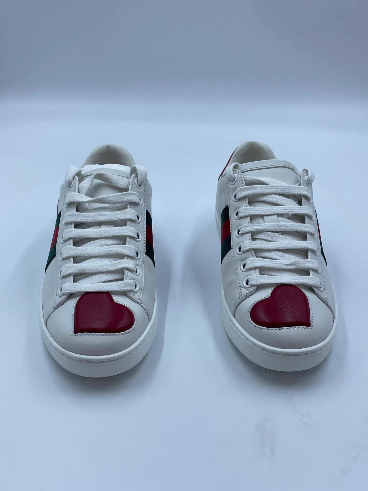 Gucci Gucci ACE Heart Pattern & Embroidered Bee Sneakers K2 Size US 4 / IT 34 - 2 Thumbnail