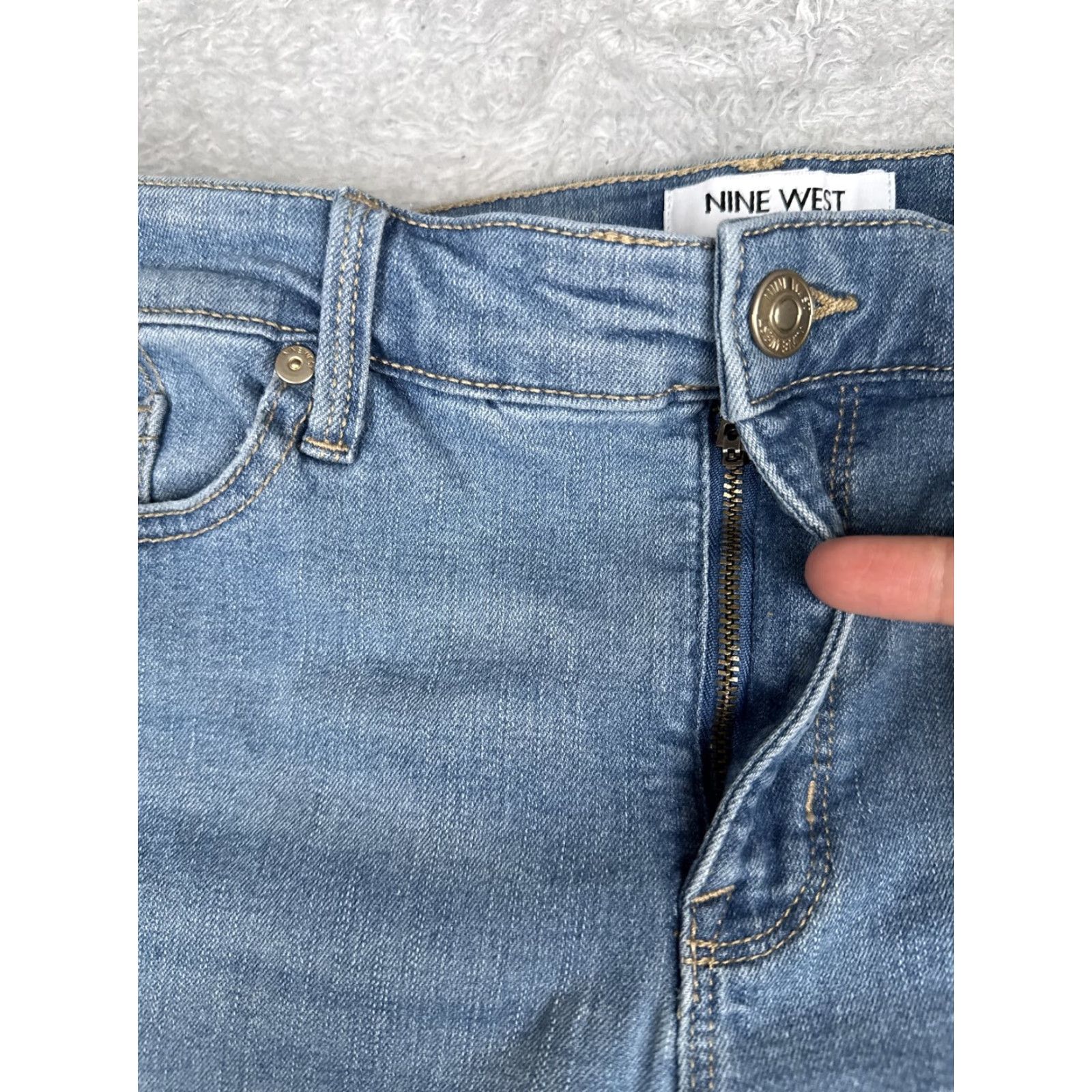 Nine West Nine West Chrystie Capri Jeans Womens 12 Blue Med Wash Mid Rise Denim 32x22 Size 34" / US 12 / IT 48 - 5 Thumbnail