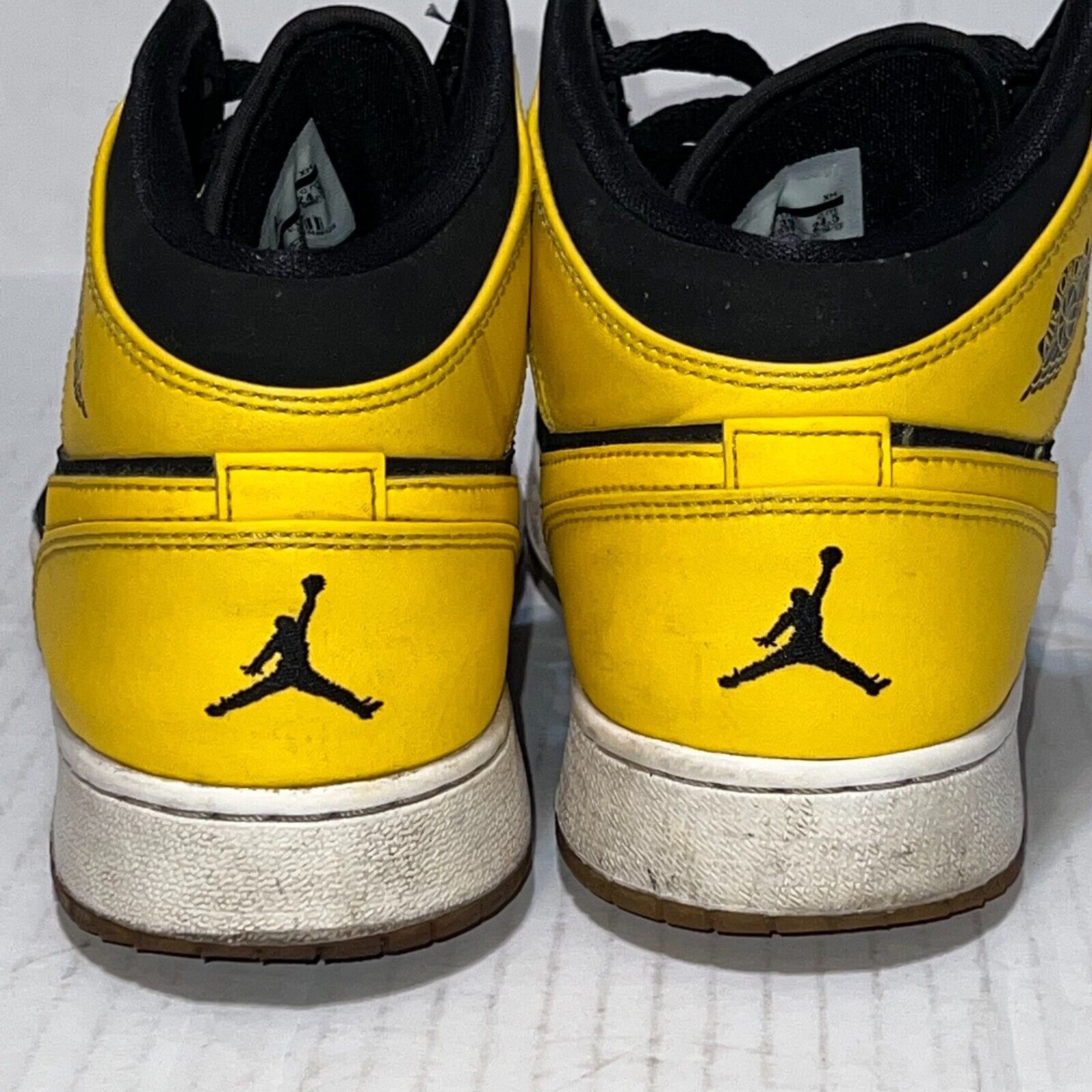 Nike NIKE 554725-035 Jordan 1 Retro Mid New Love 2017 GS Kid 6.5Y Size US 6.5 / EU 39-40 - 12 Thumbnail