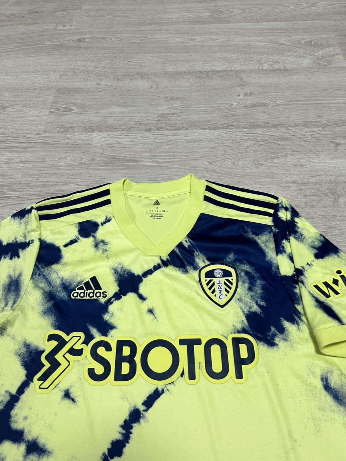 Adidas Adidas Soccer Jersey Leeds United 2022 away home size M Size US M / EU 48-50 / 2 - 2 Thumbnail