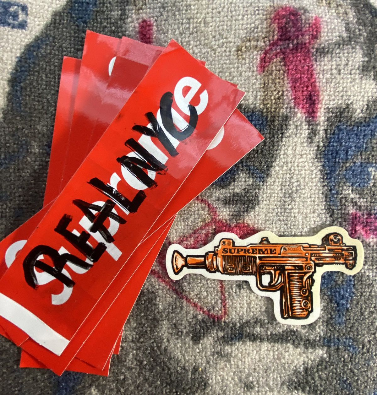 Supreme Supreme Andy Howell Gun Stickers Size ONE SIZE - 1 Preview