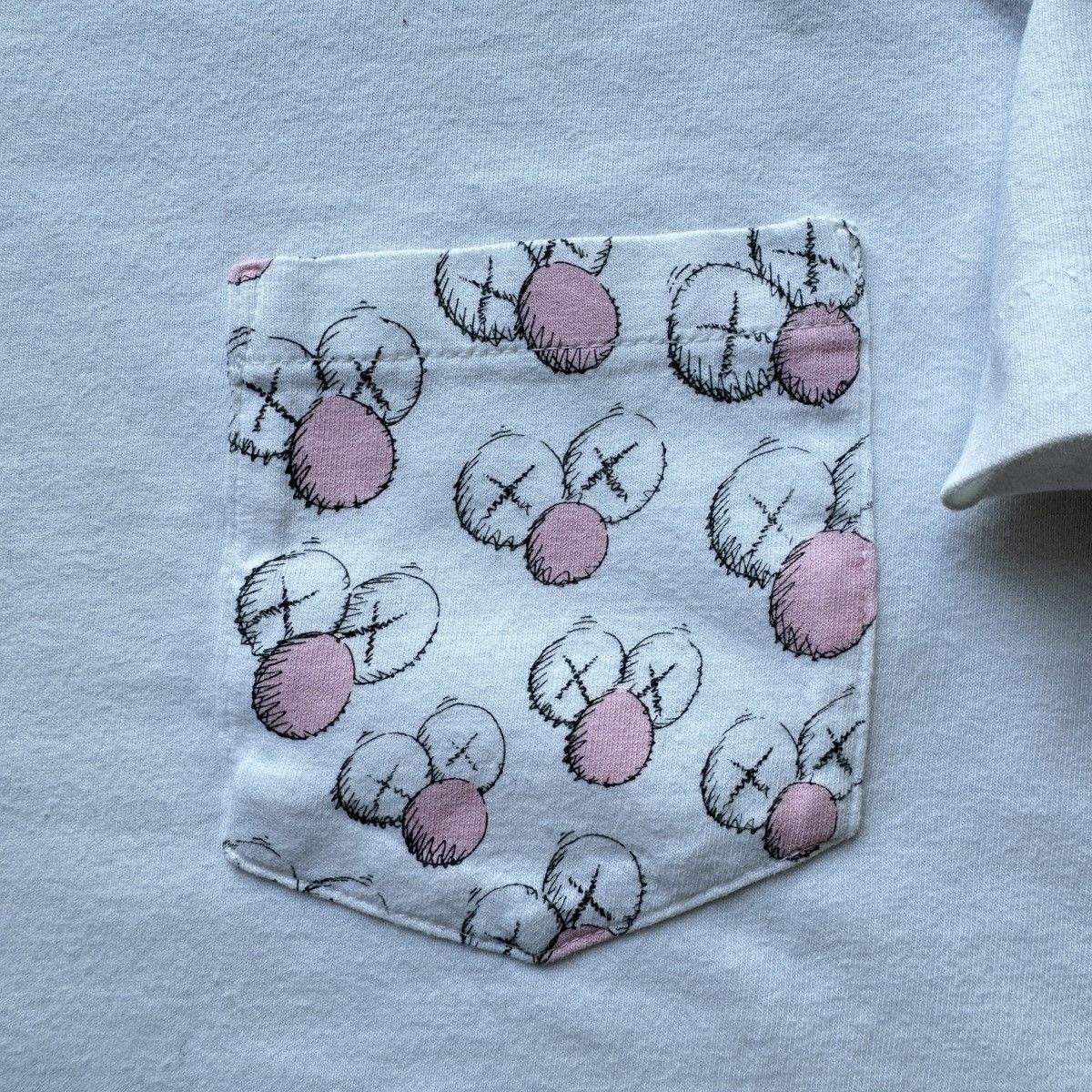 Kaws × Uniqlo Kaws X Sesame street X Uniqlo artist art designer pocket tee Size US L / EU 52-54 / 3 - 3 Thumbnail