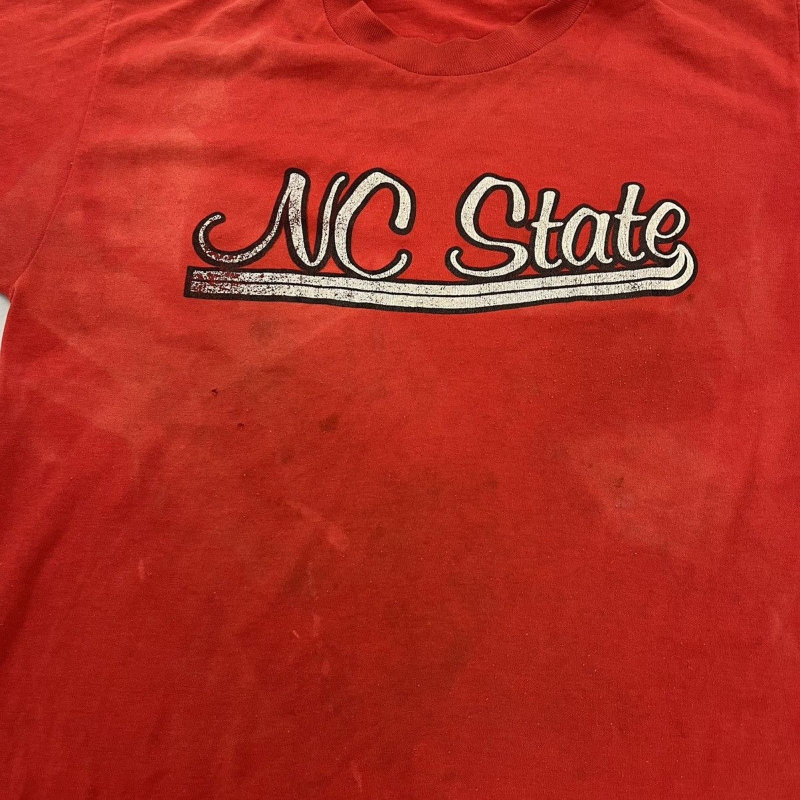 Other Vintage 70s NC State University Red Spellout T-Shirt Size US L / EU 52-54 / 3 - 2 Thumbnail